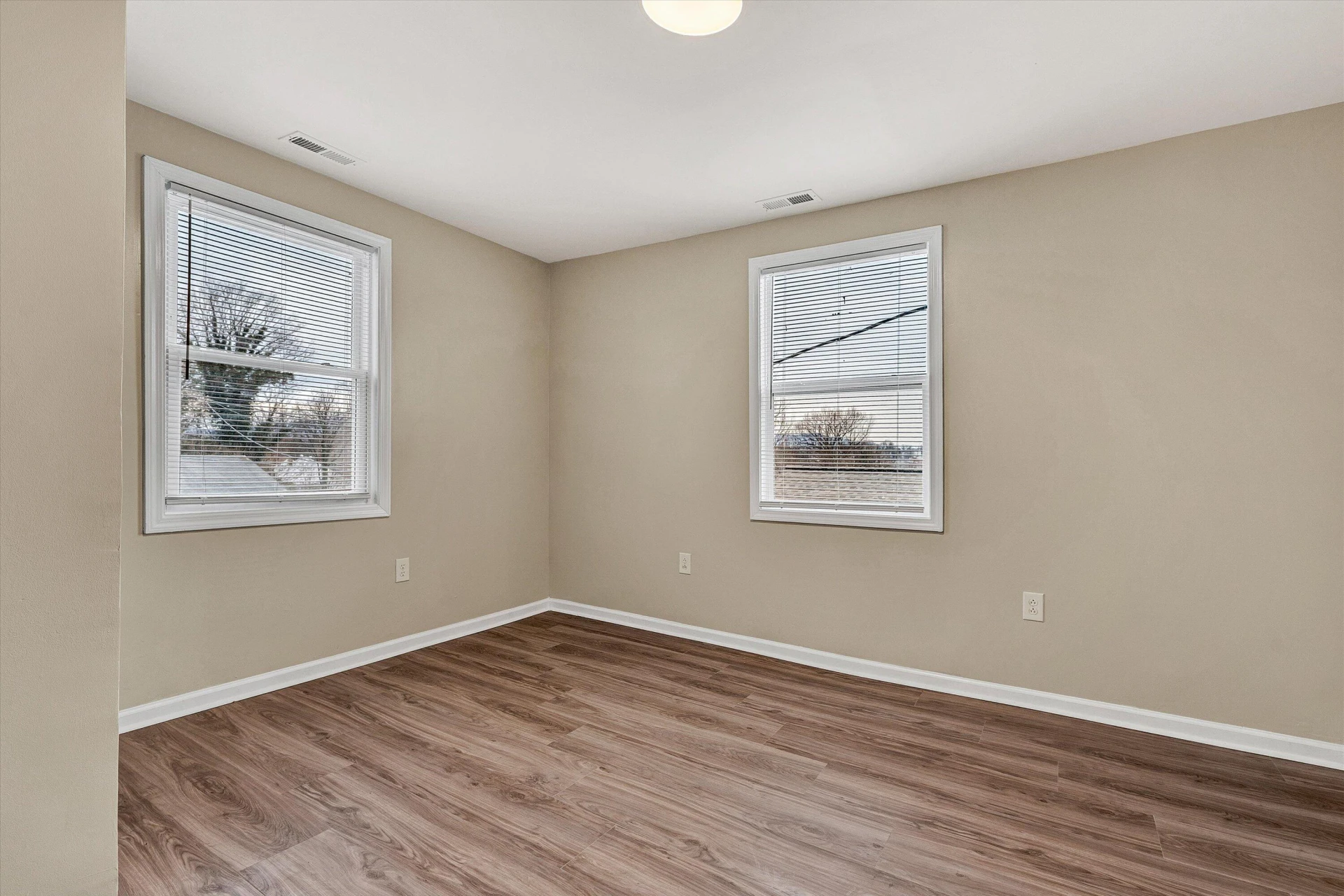 917 McDowell AVE - Photo 27
