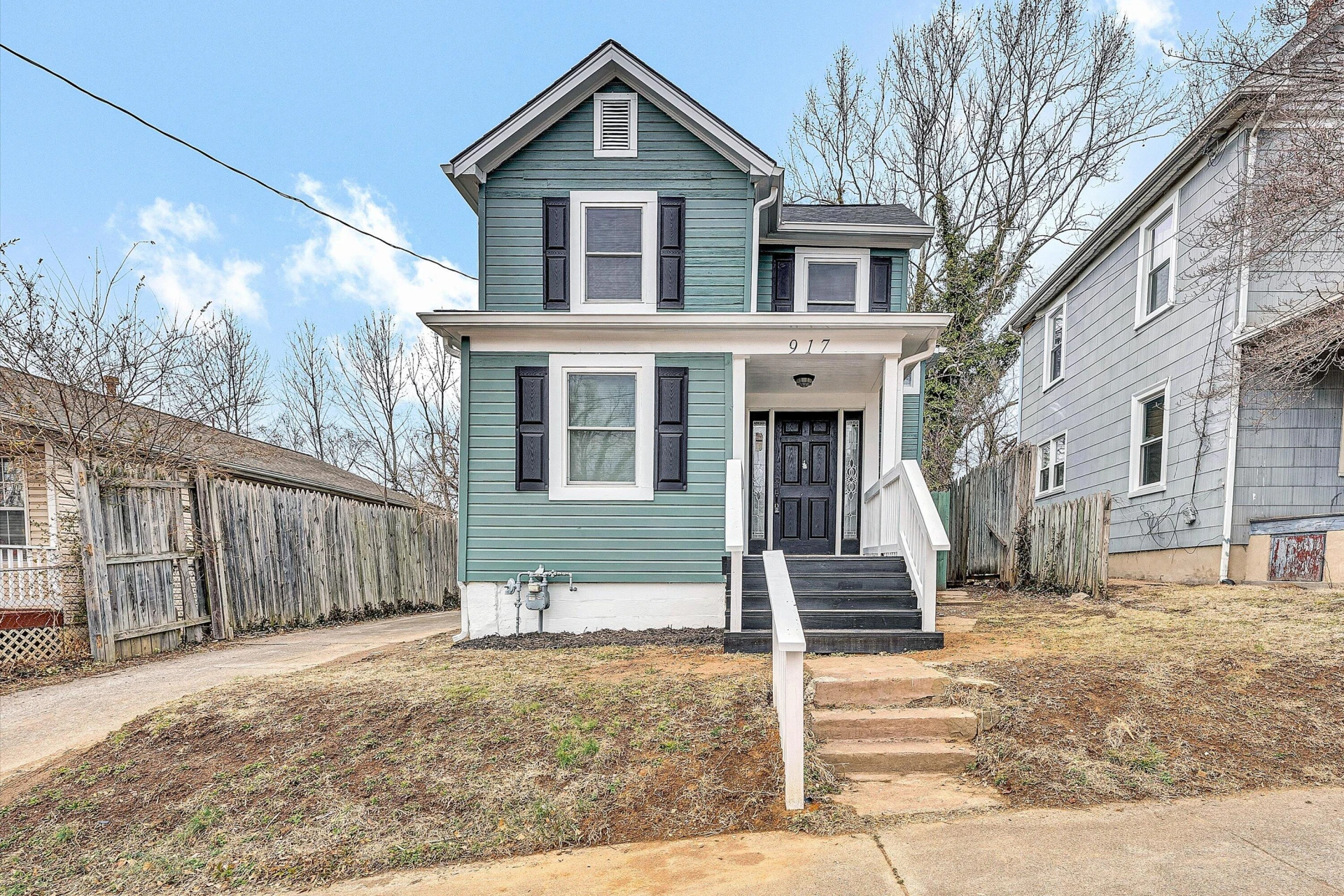 917 McDowell AVE - Photo 3