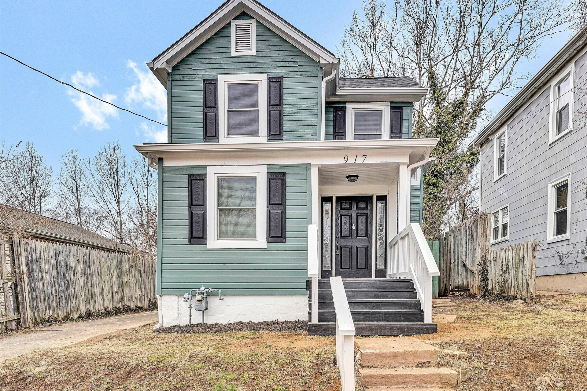 917 McDowell AVE - Photo 4