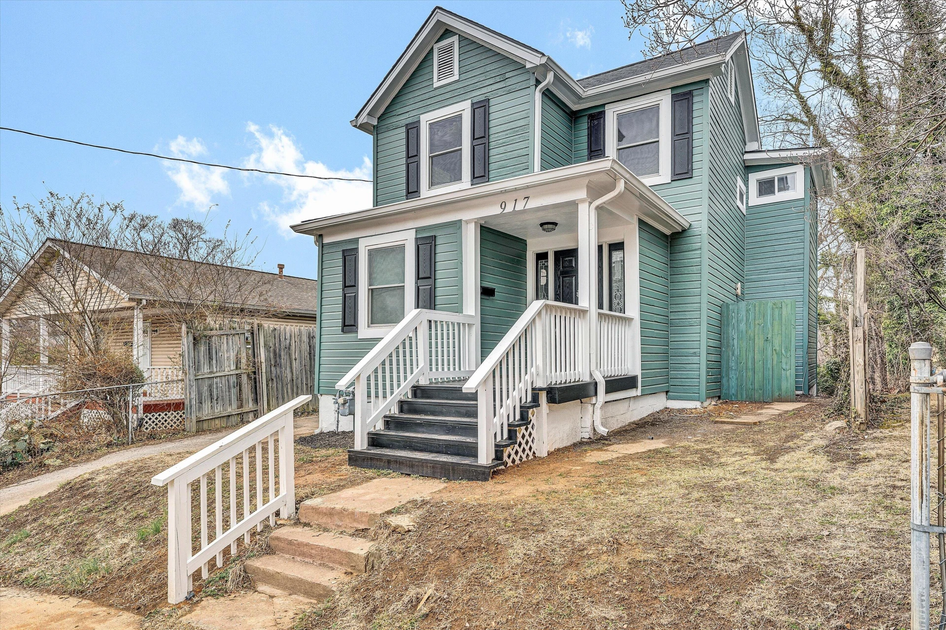 917 McDowell AVE - Photo 5