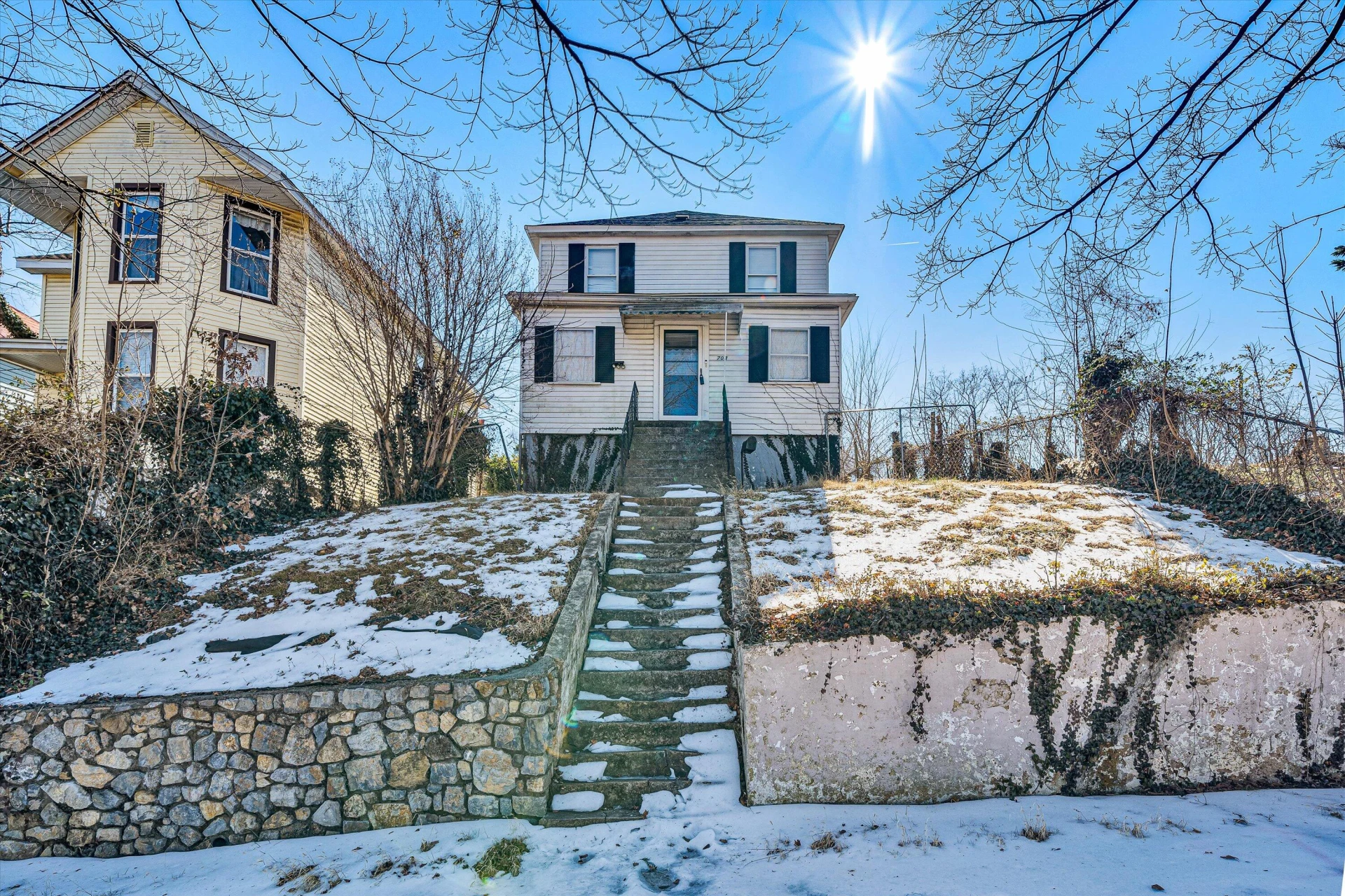 703 ELM AVE