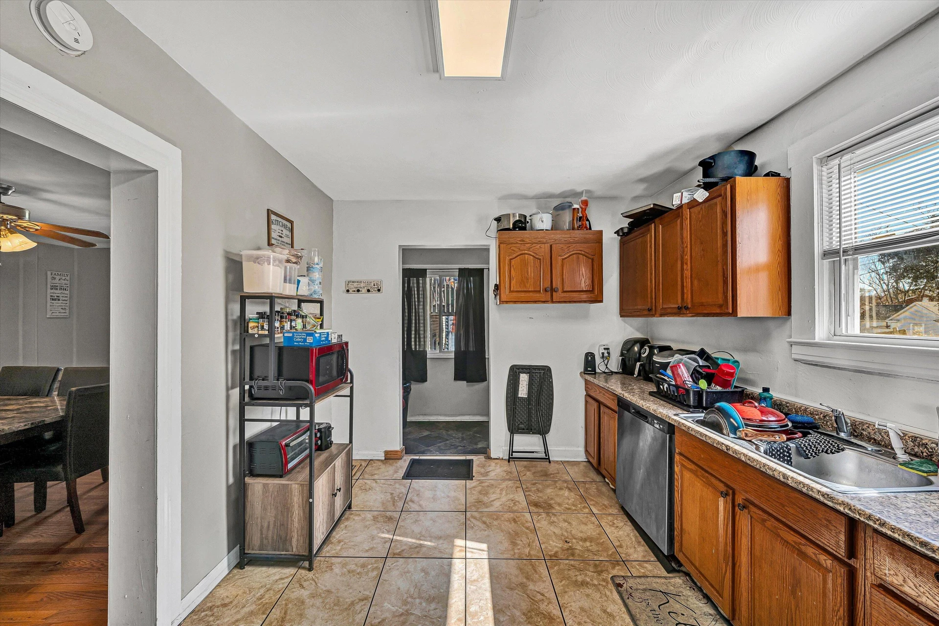 703 ELM AVE - Photo 9