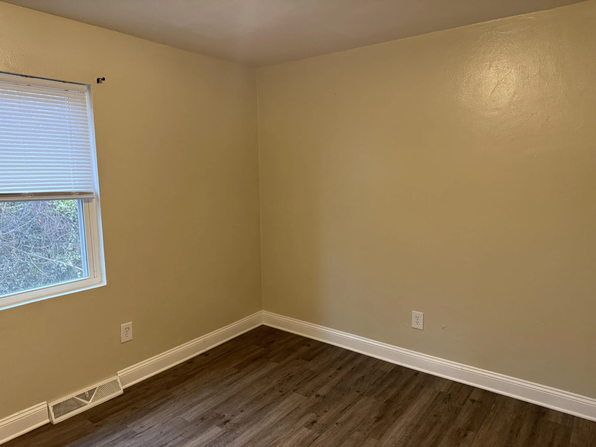 1634 Eastern AVE - Photo 15