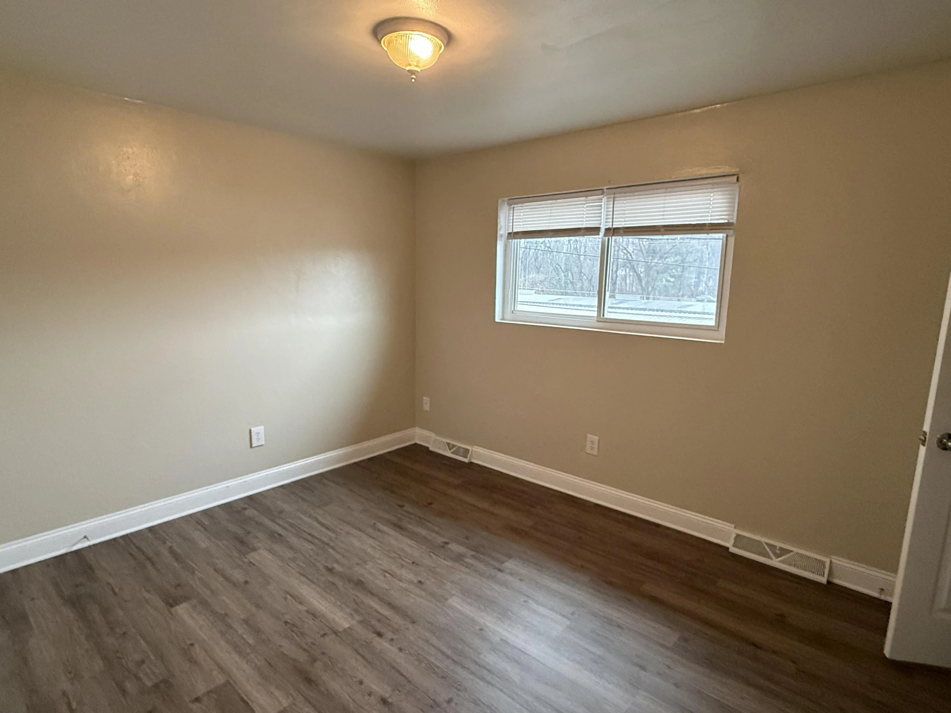 1634 Eastern AVE - Photo 17