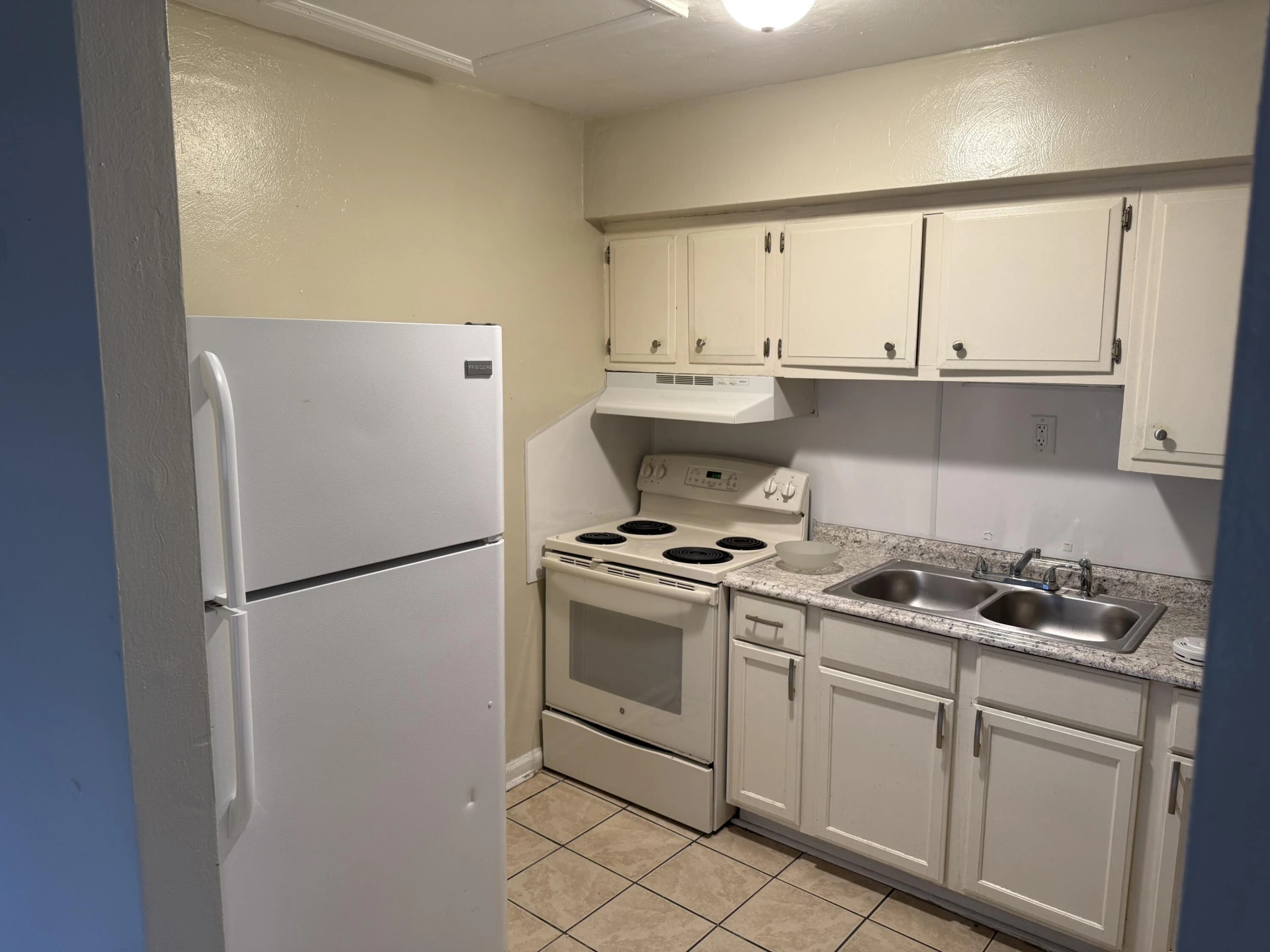 1634 Eastern AVE - Photo 4
