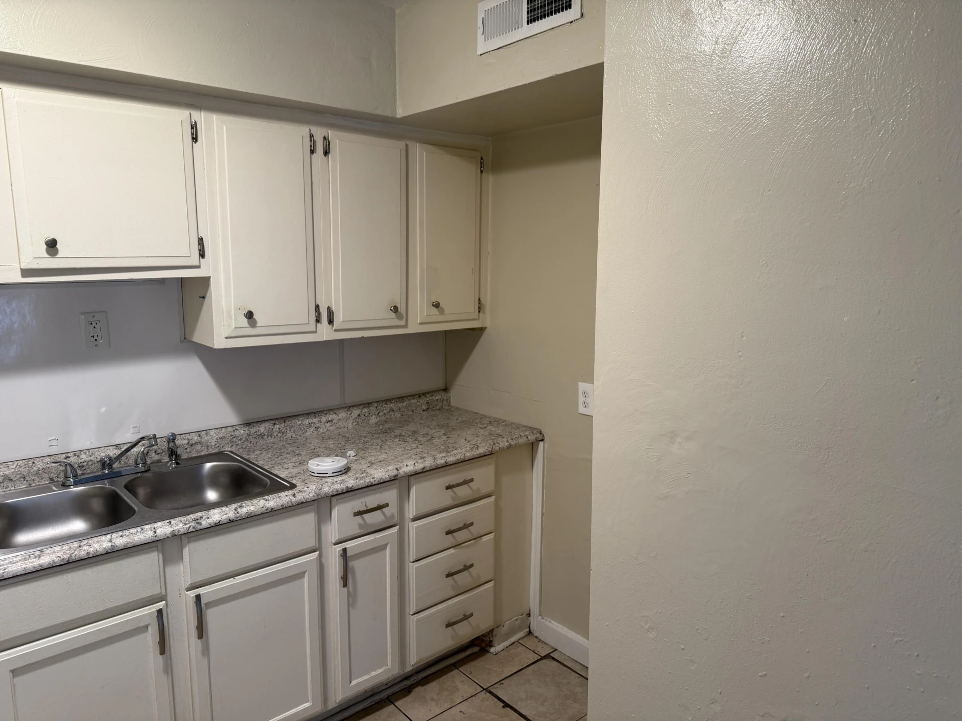 1634 Eastern AVE - Photo 5
