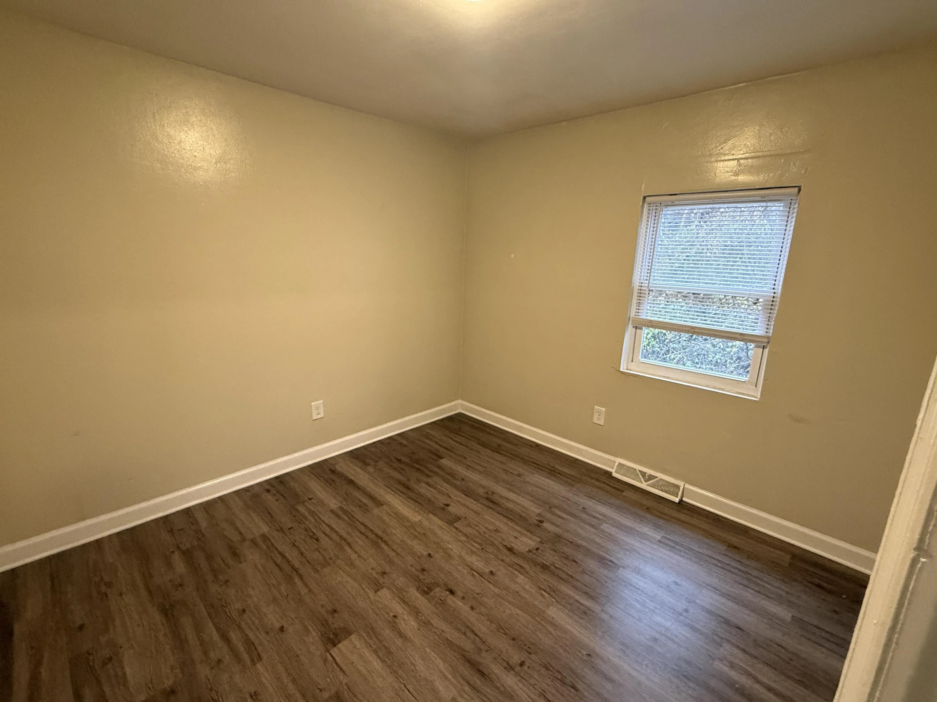 1634 Eastern AVE - Photo 7