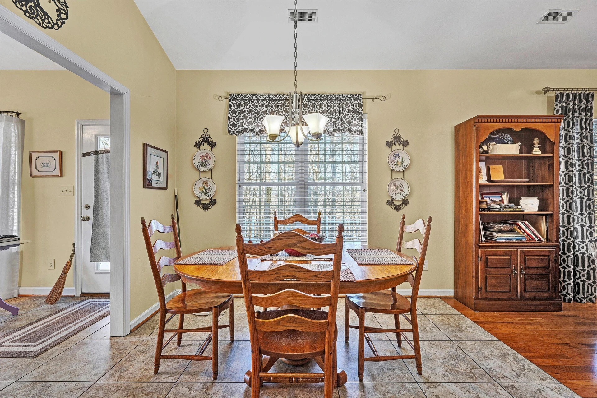 1576 ROSEWALK LN - Photo 11