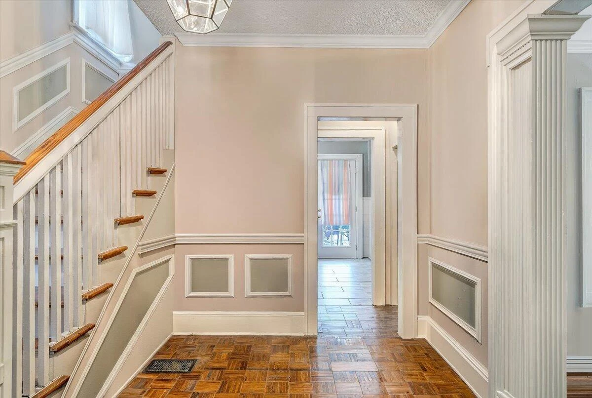 539 Rutherford AVE - Photo 2