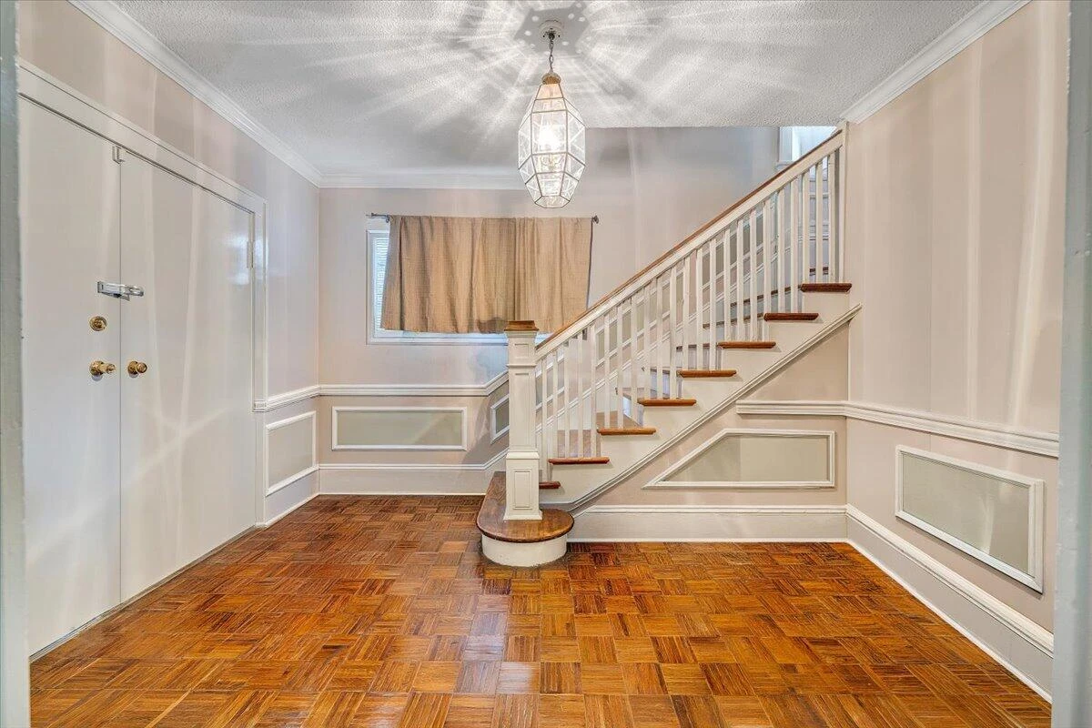 539 Rutherford AVE - Photo 3