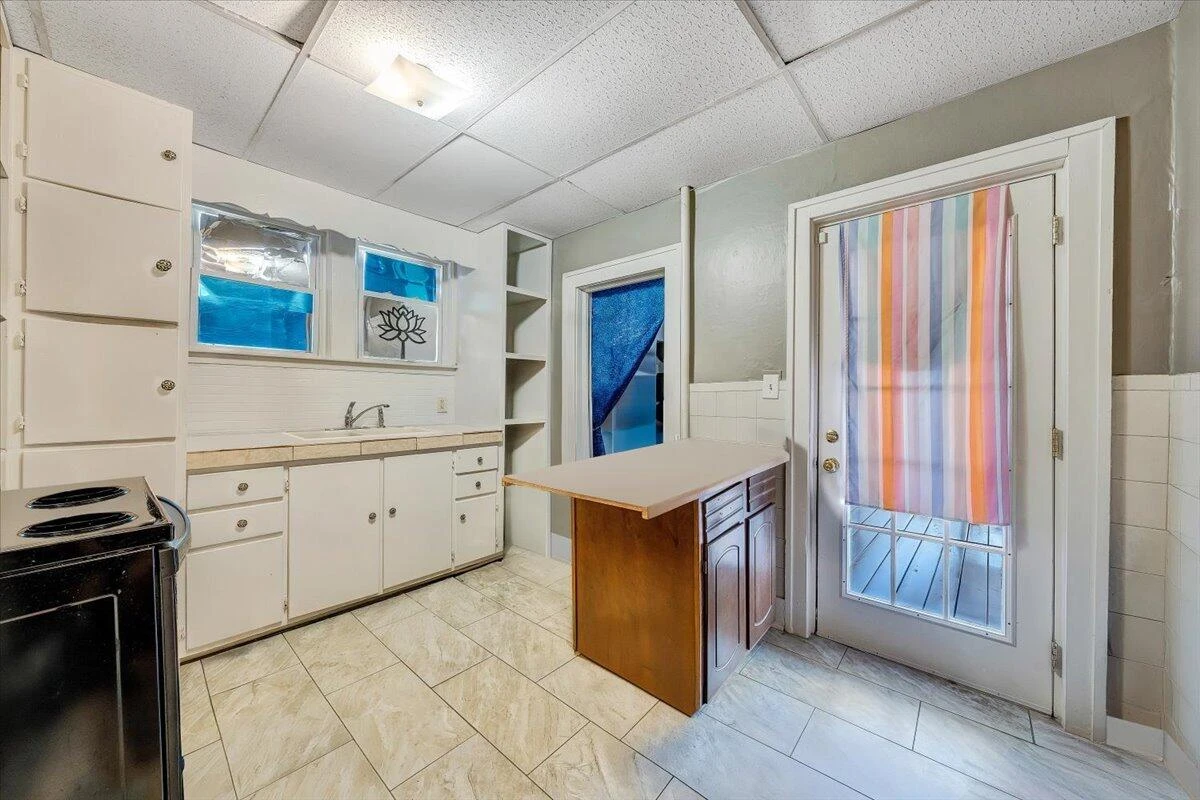 539 Rutherford AVE - Photo 5