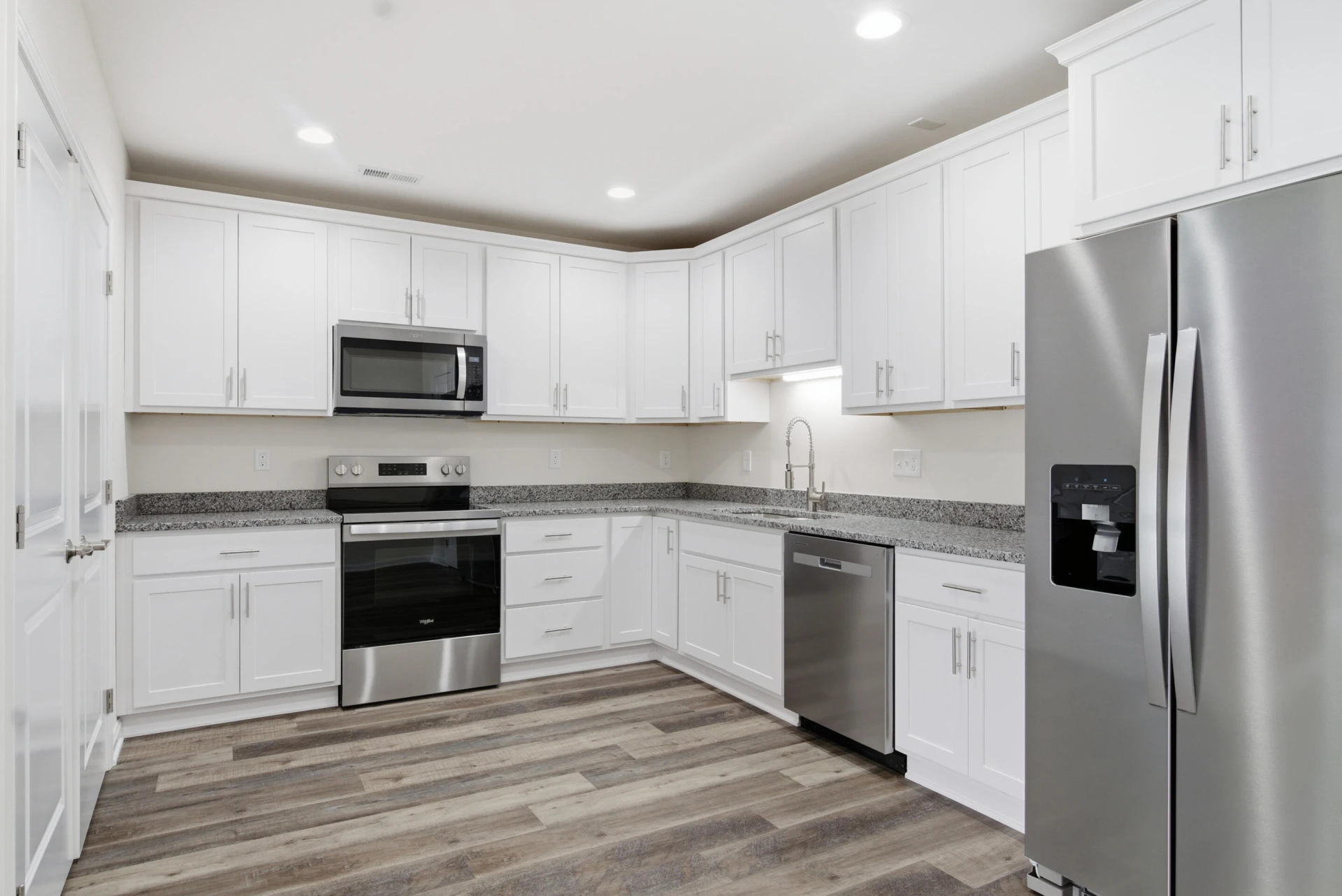 423 Washington AVE - Photo 6