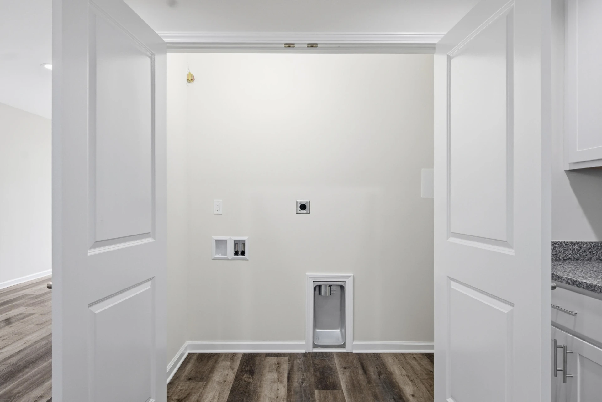 411 Washington AVE - Photo 12