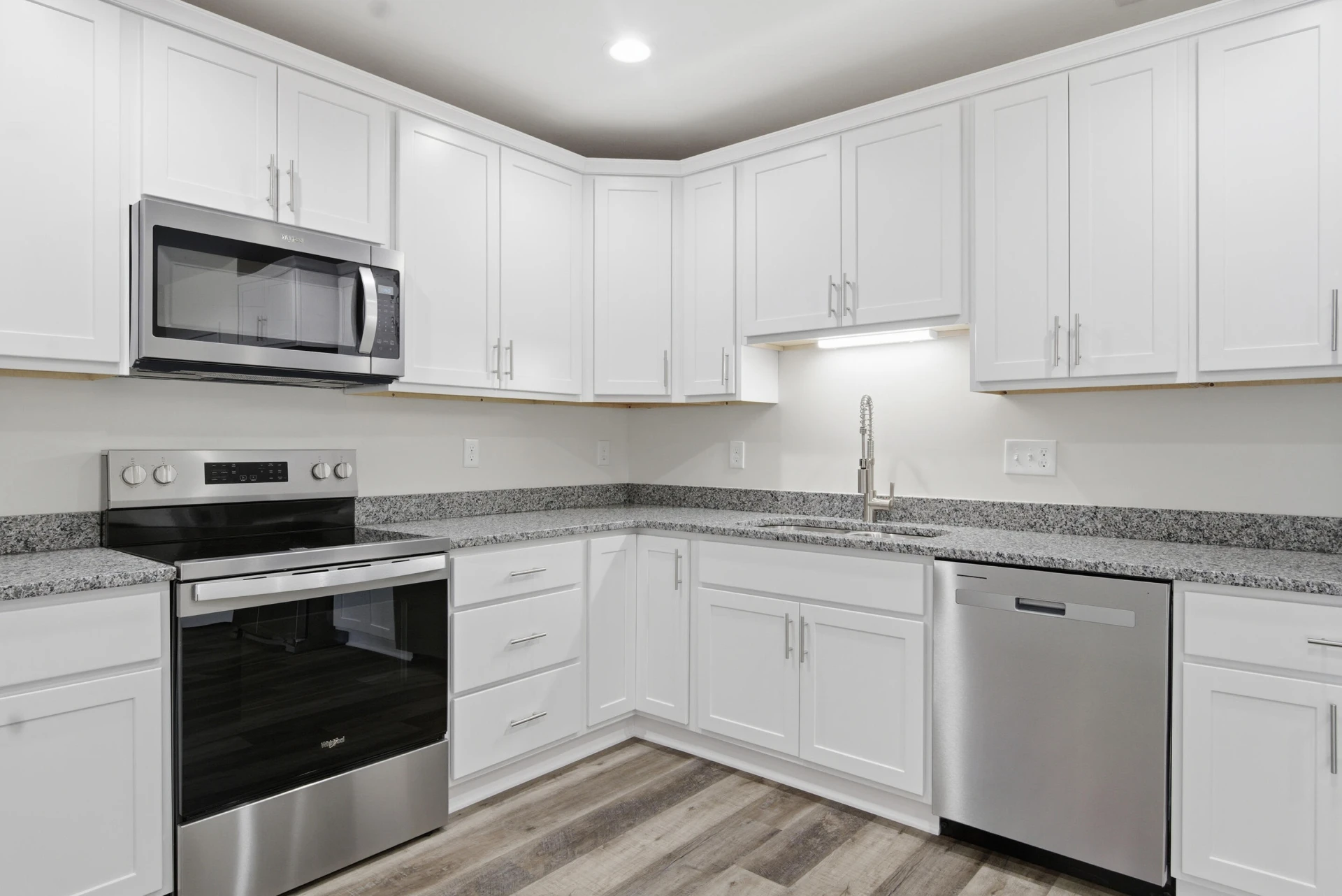 411 Washington AVE - Photo 8