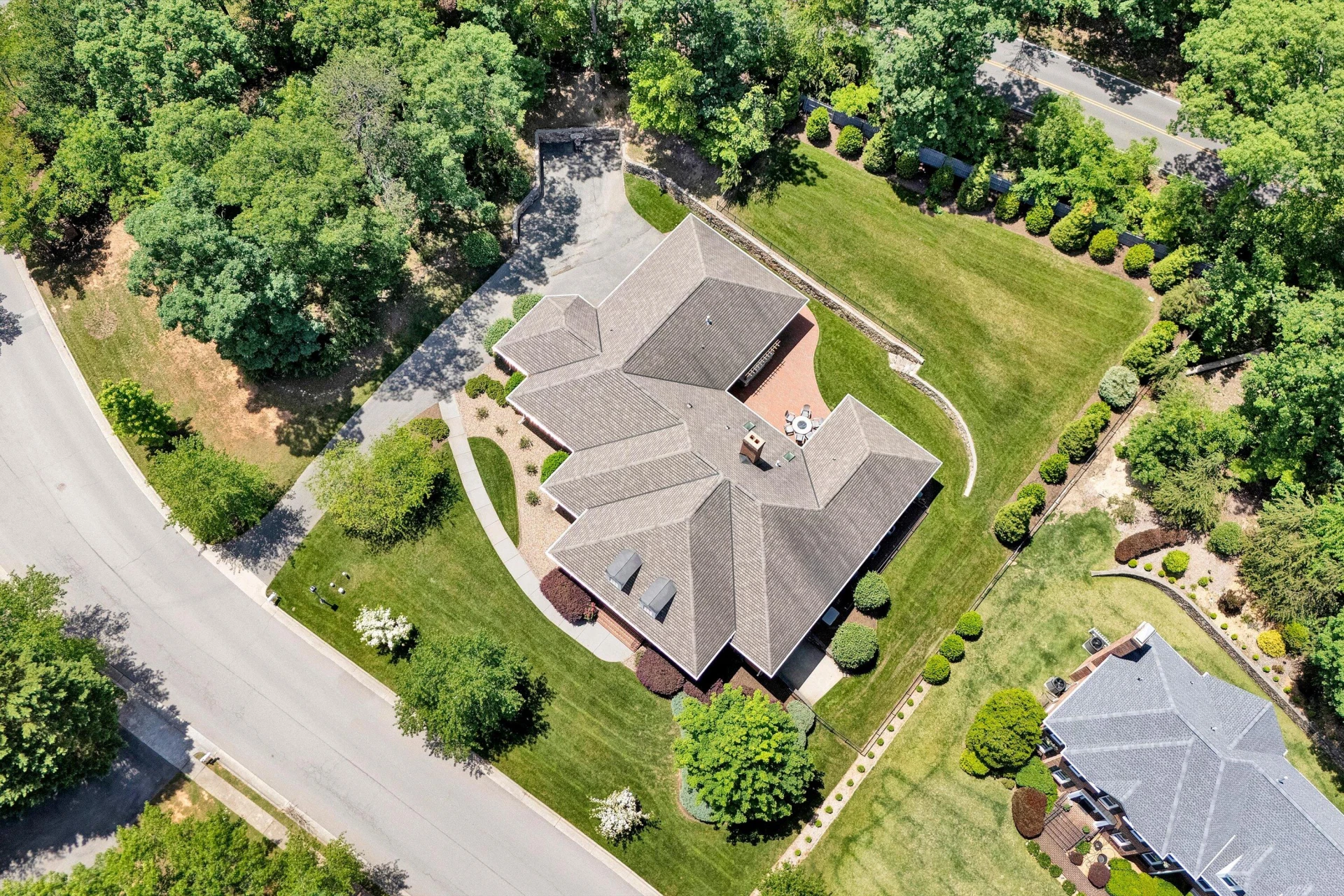 3707 Wellington DR - Photo 3