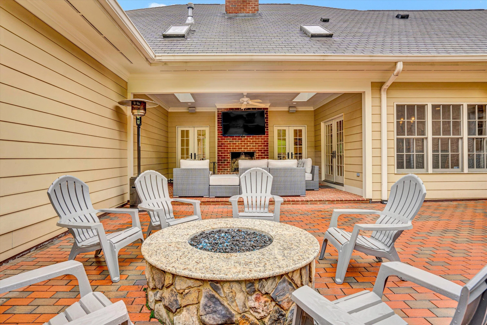 3707 Wellington DR - Photo 7