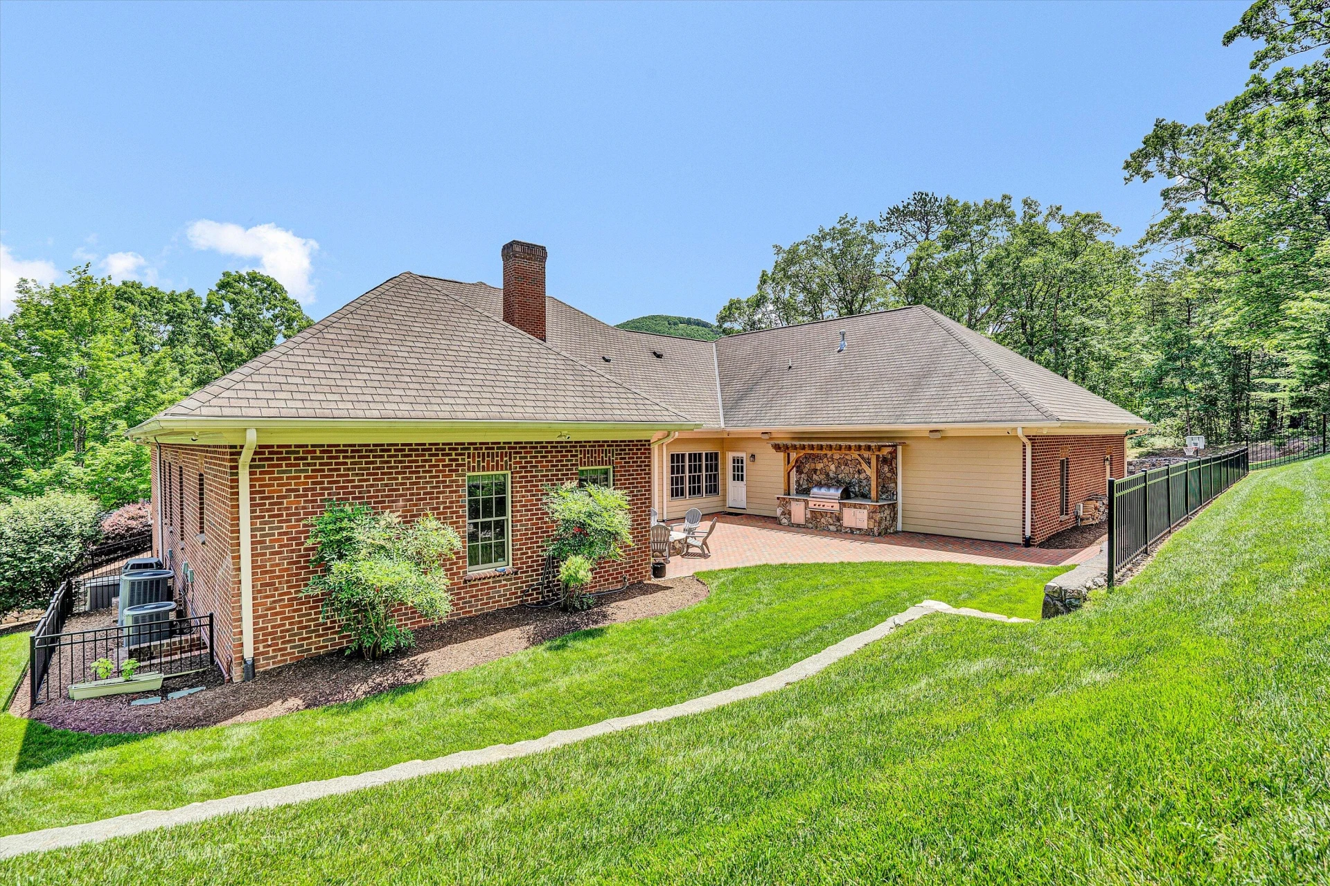 3707 Wellington DR - Photo 9