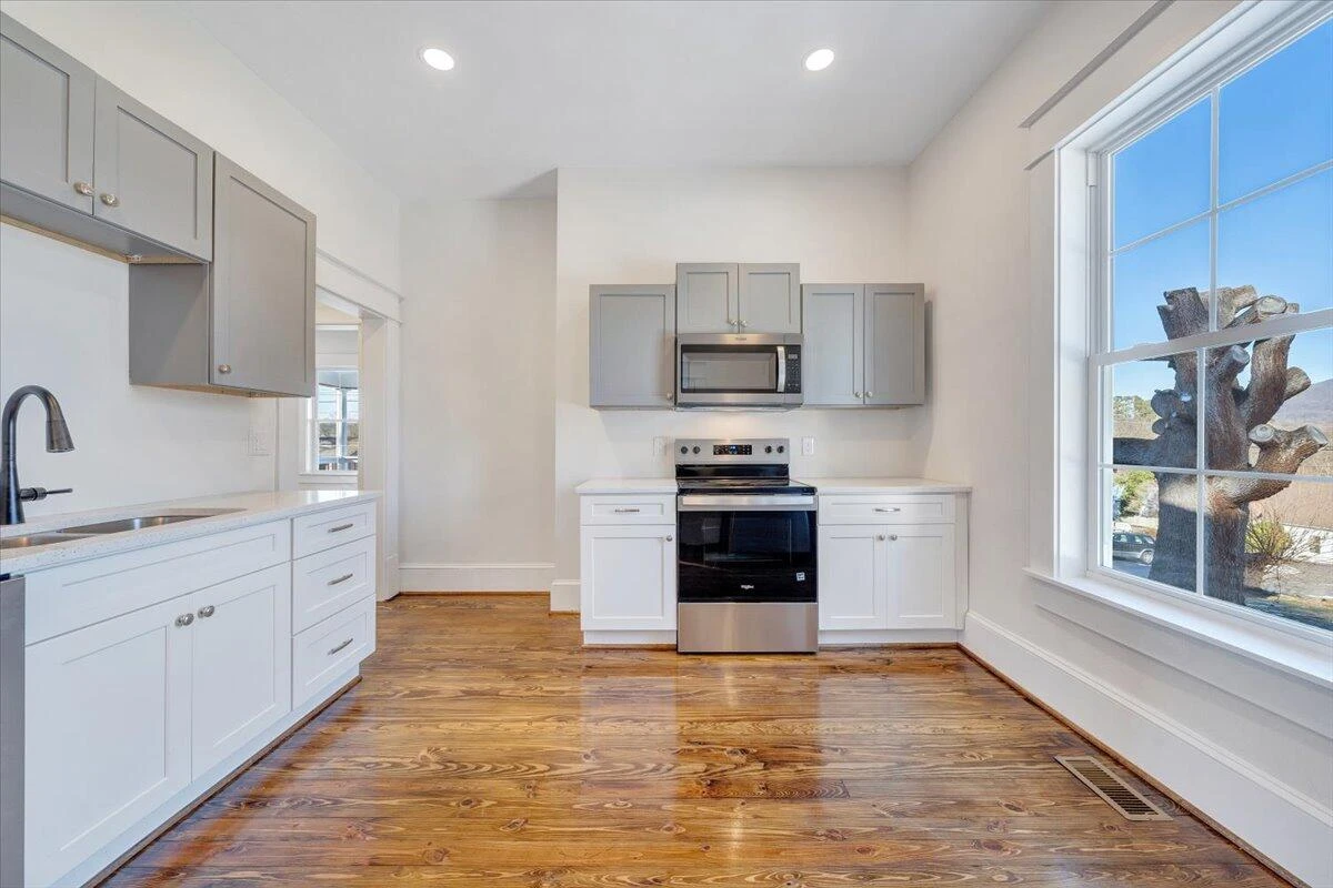 411 Cleveland AVE - Photo 12