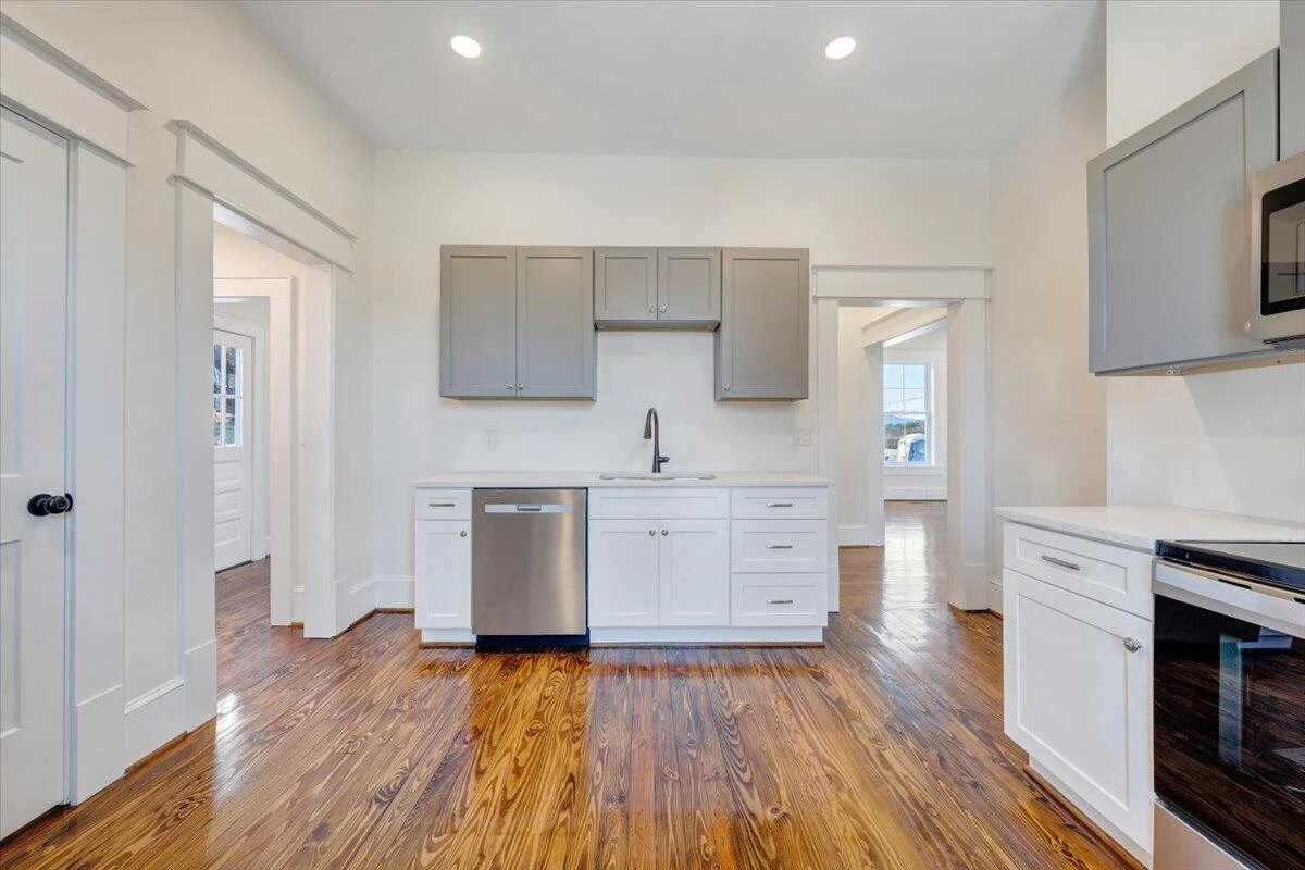 411 Cleveland AVE - Photo 13