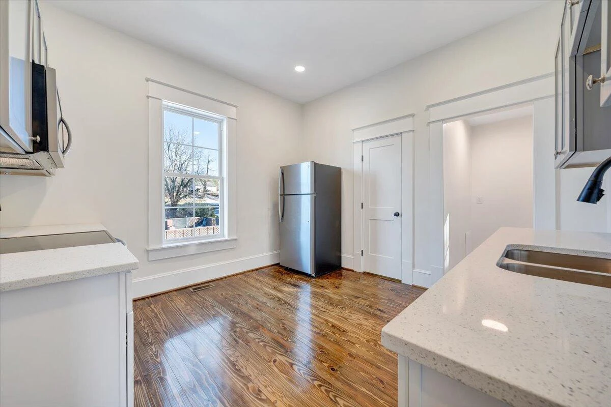 411 Cleveland AVE - Photo 16
