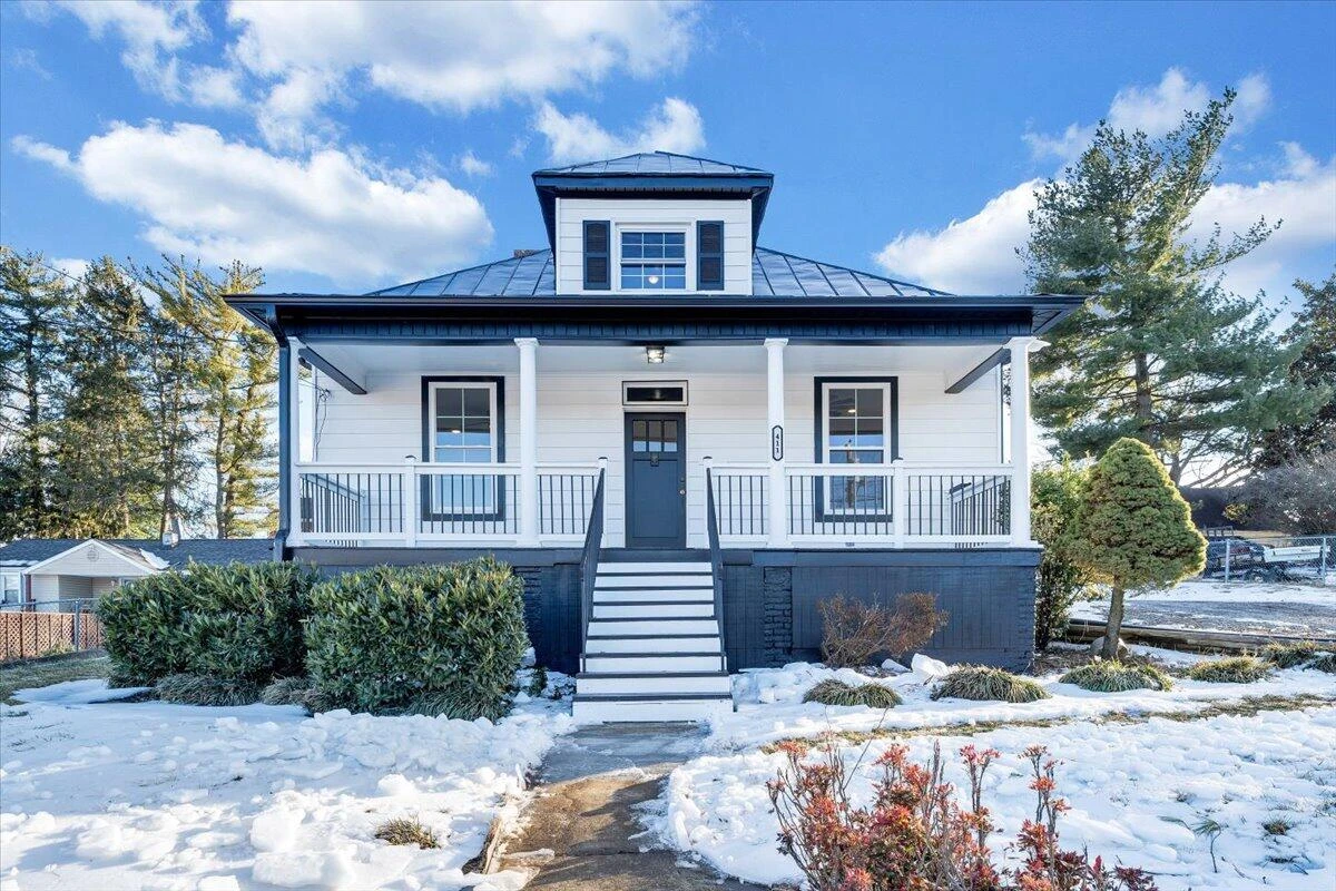 411 Cleveland AVE - Photo 2