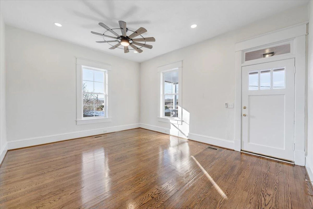 411 Cleveland AVE - Photo 8