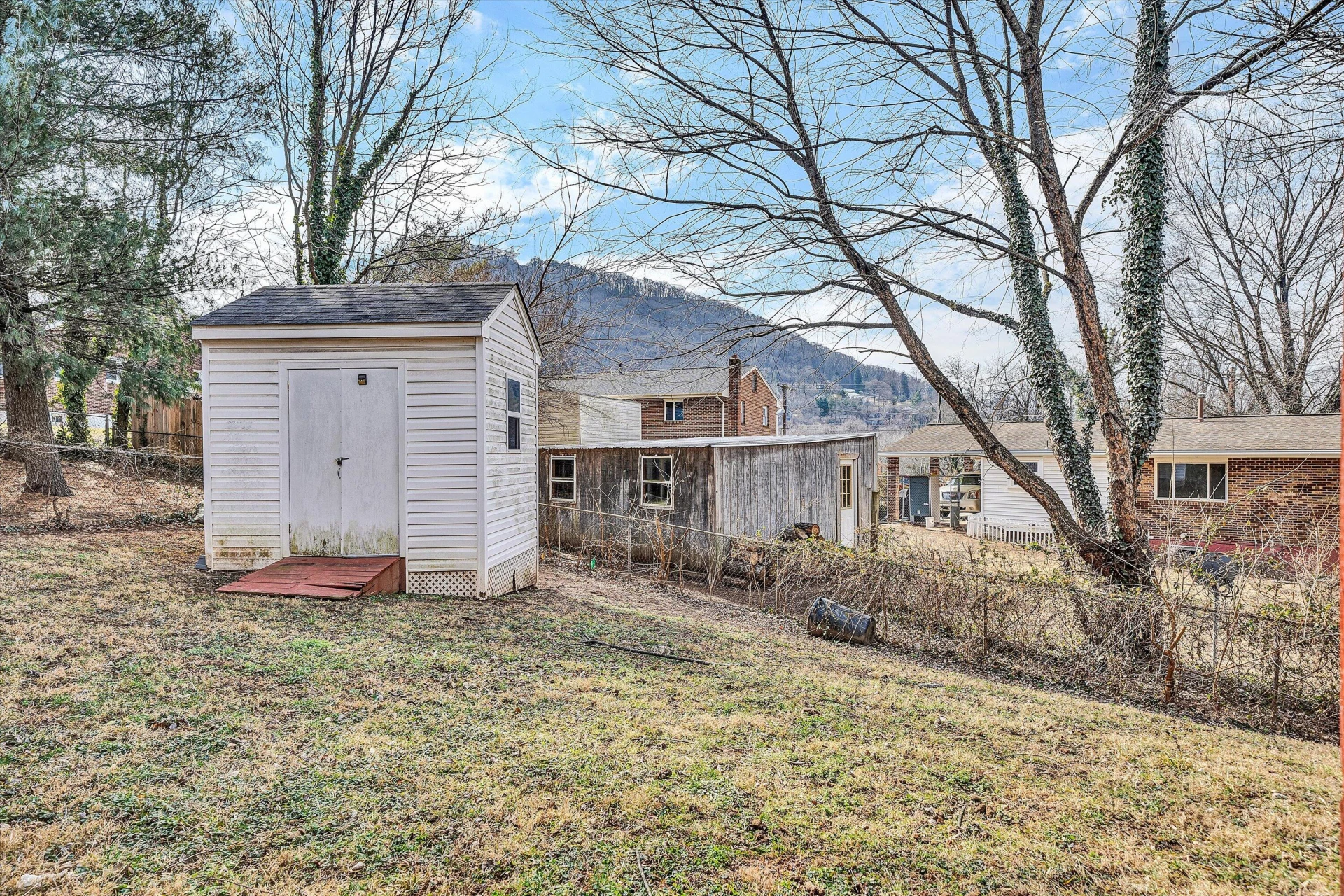 1401 Morehead AVE - Photo 22