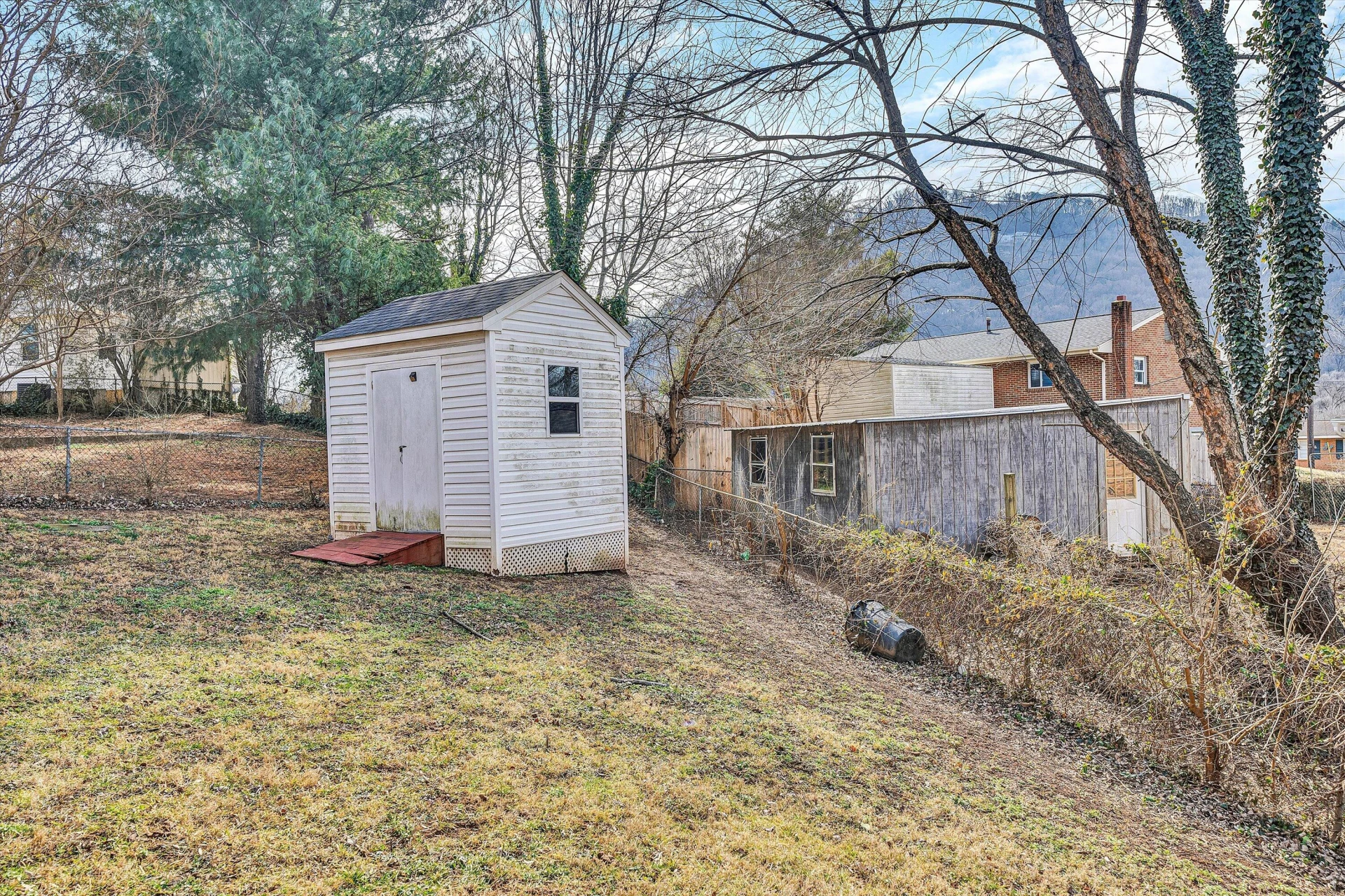 1401 Morehead AVE - Photo 24