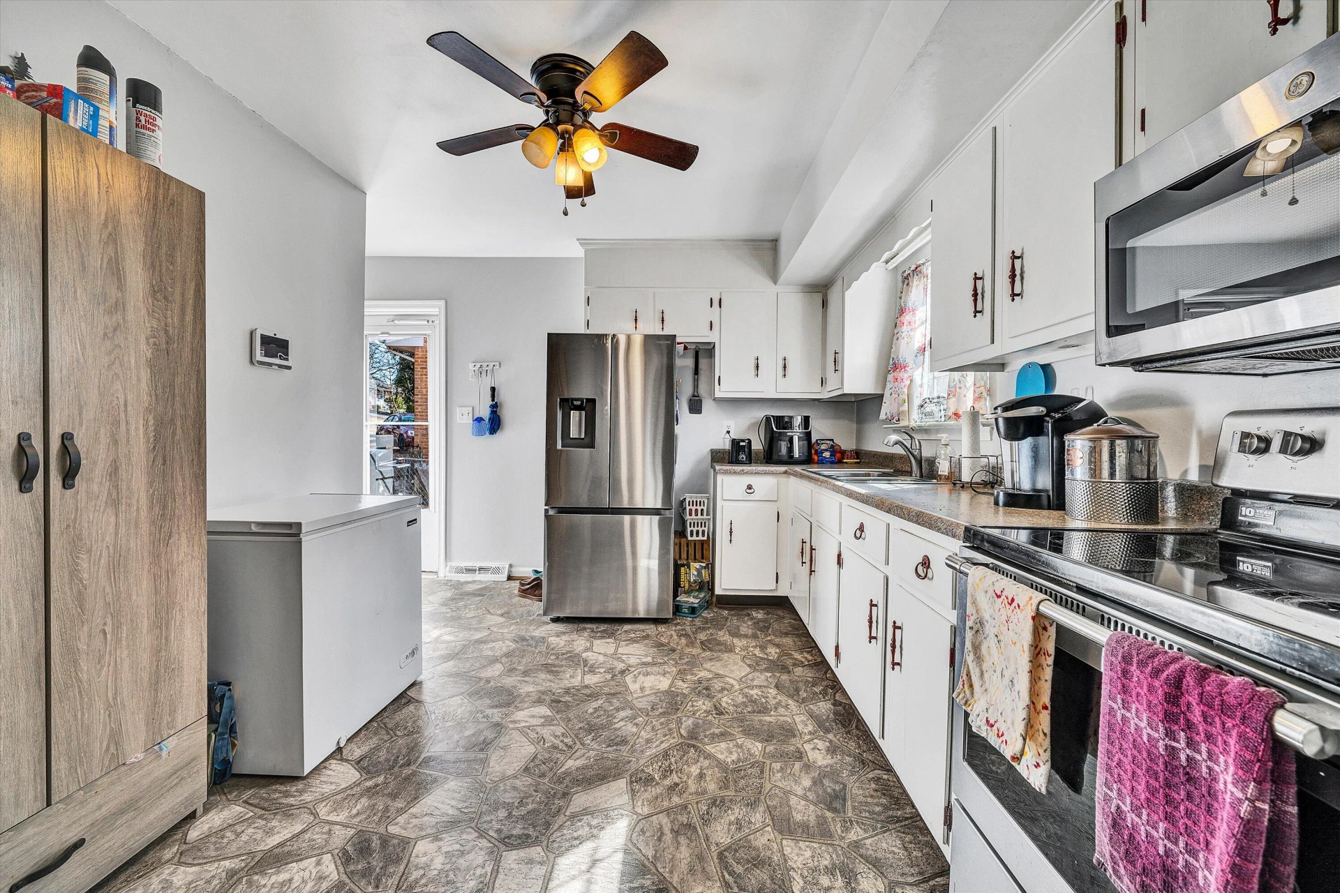 1401 Morehead AVE - Photo 8