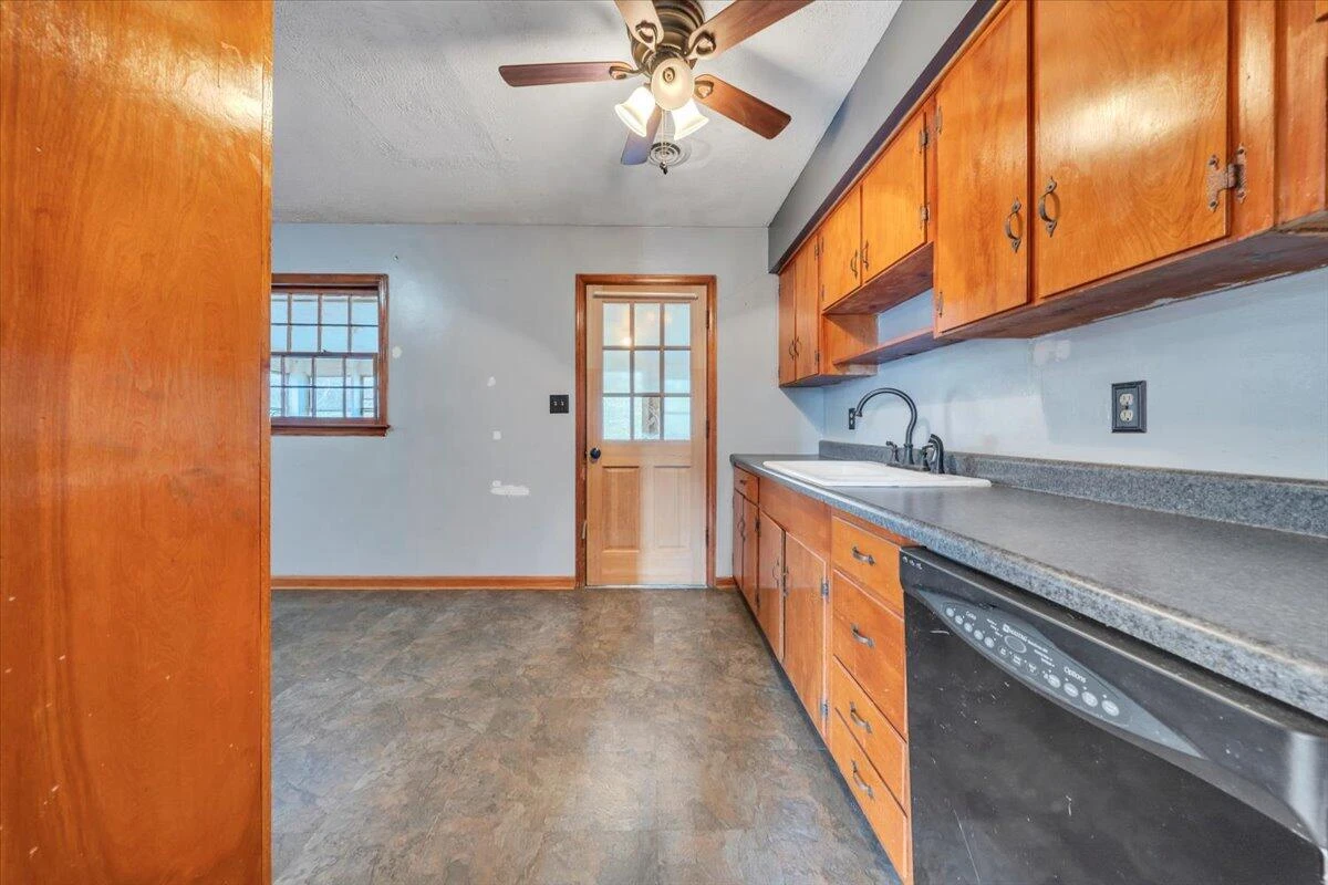 169 TAMPA DR - Photo 10