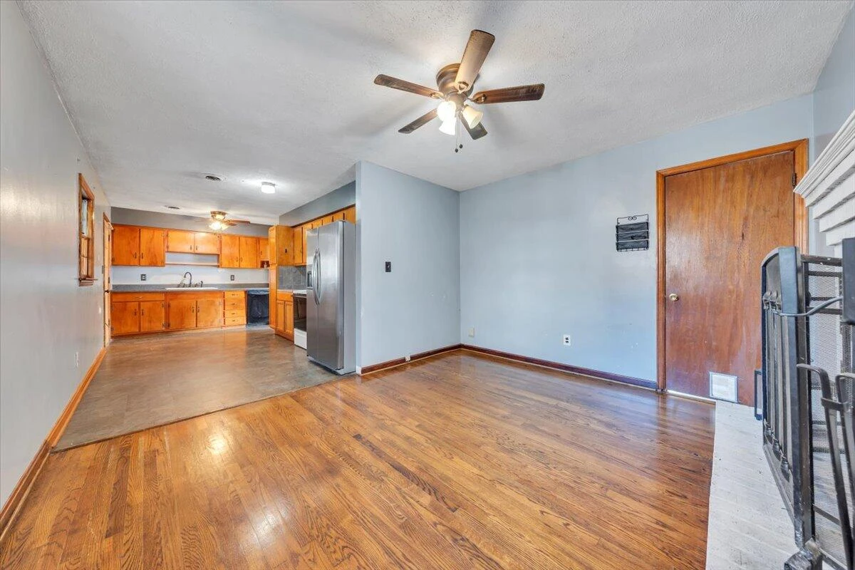 169 TAMPA DR - Photo 11