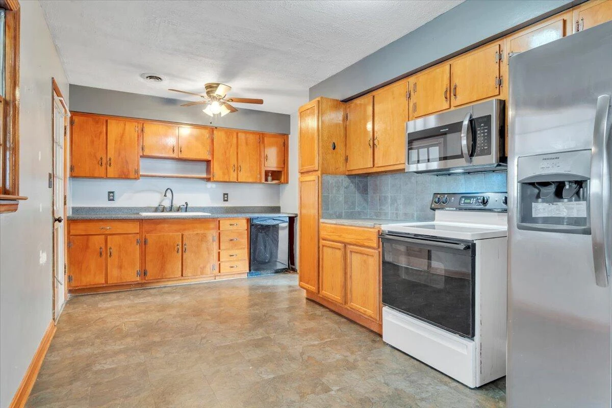 169 TAMPA DR - Photo 6