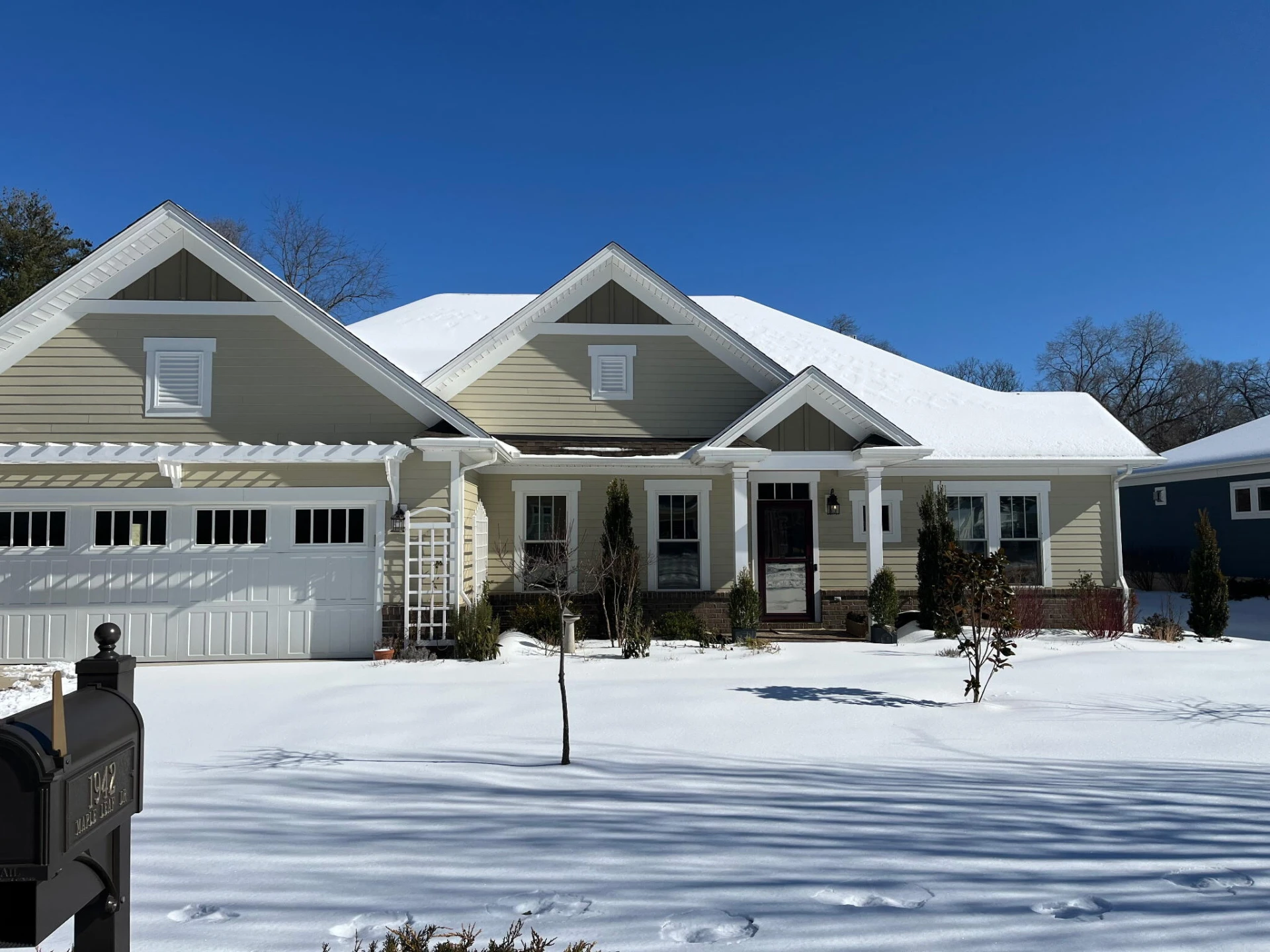 1942 Maple Leaf DR