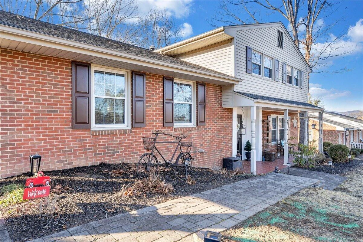 2831 Westclub DR - Photo 2