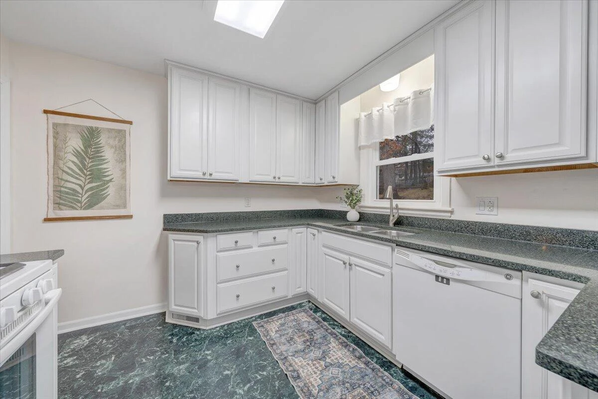 5033 Youngwood DR - Photo 19