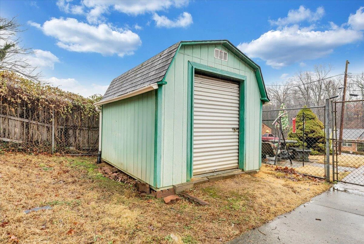5033 Youngwood DR - Photo 39