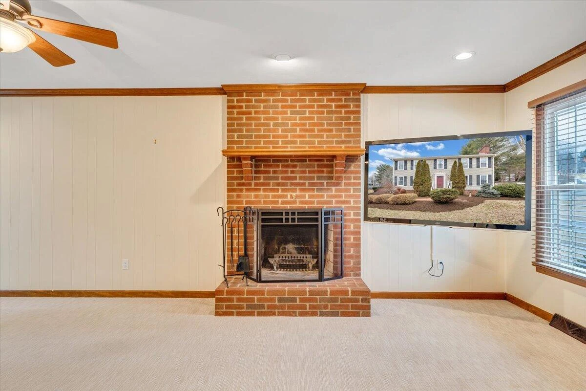 302 Ivy LN - Photo 32