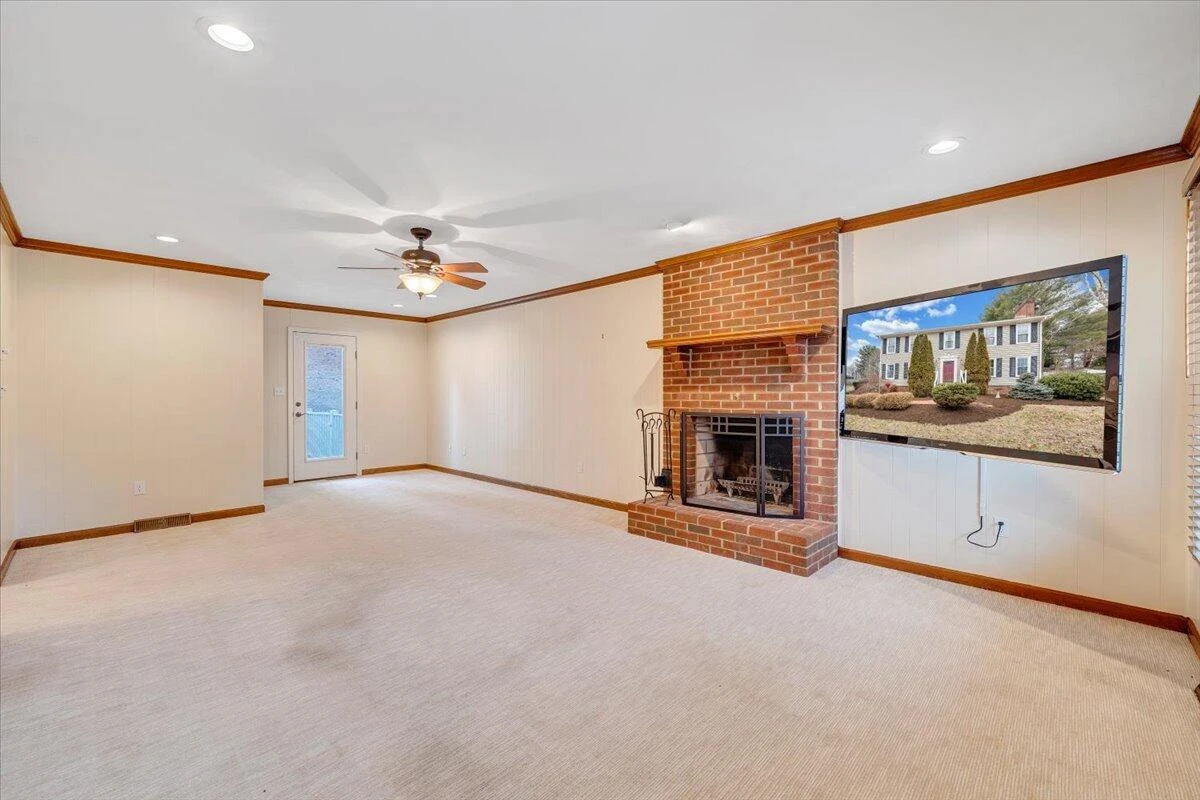 302 Ivy LN - Photo 33