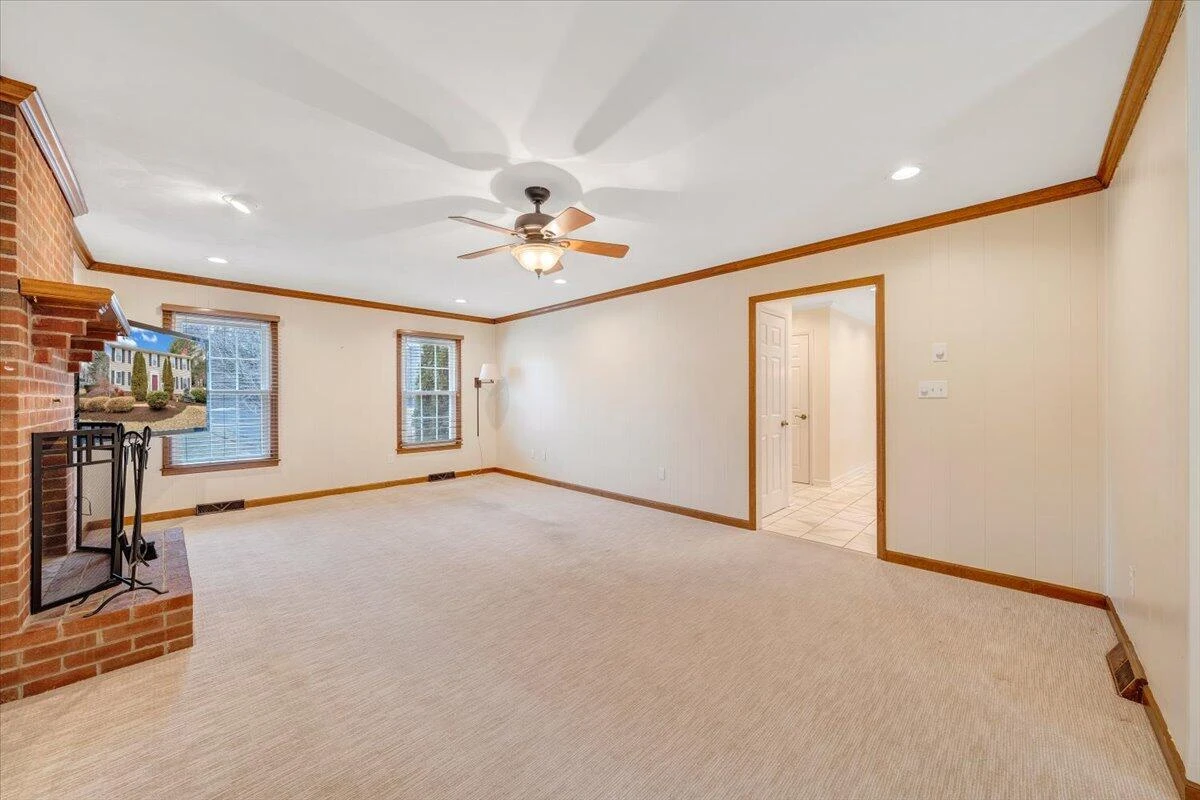 302 Ivy LN - Photo 35