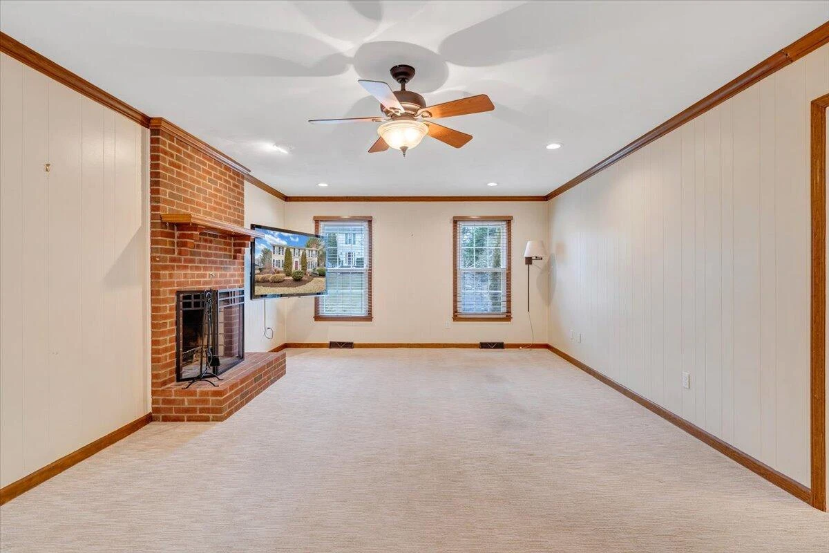 302 Ivy LN - Photo 36