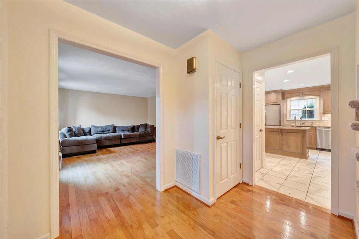 302 Ivy LN - Photo 12