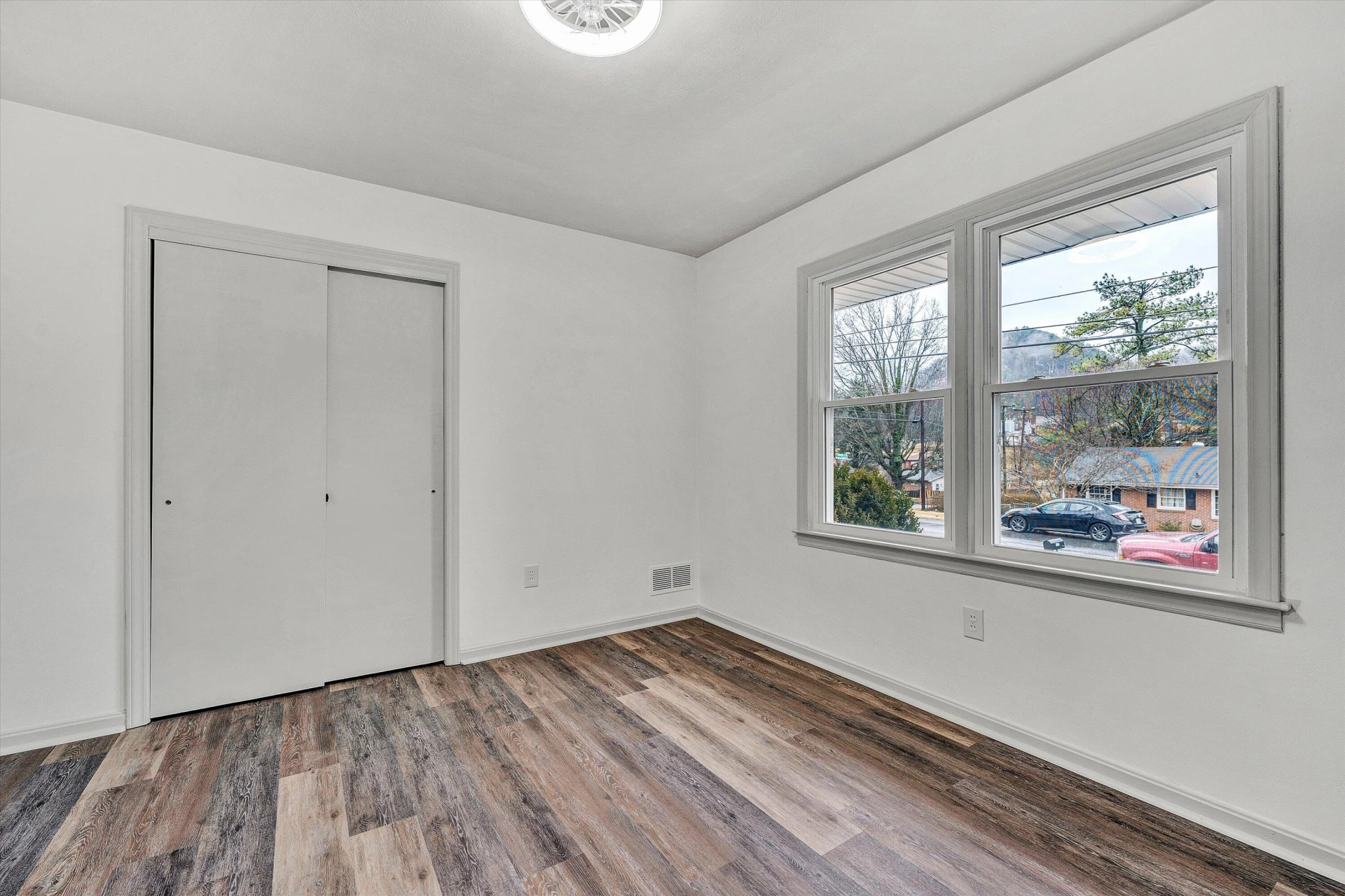 5401 Warwood DR - Photo 17