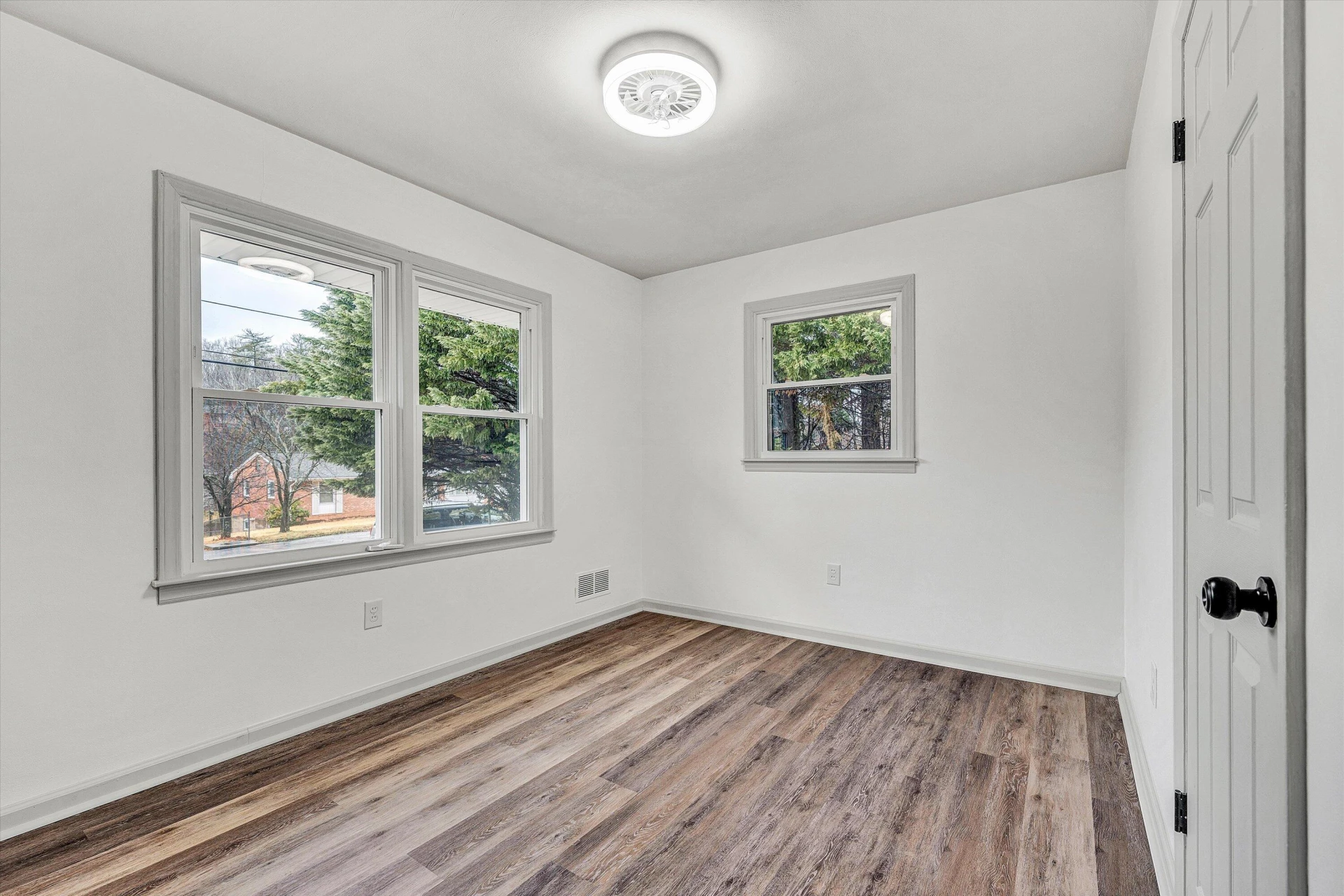 5401 Warwood DR - Photo 18