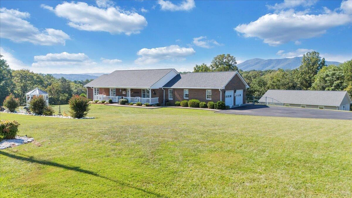 3991 Green Level RD