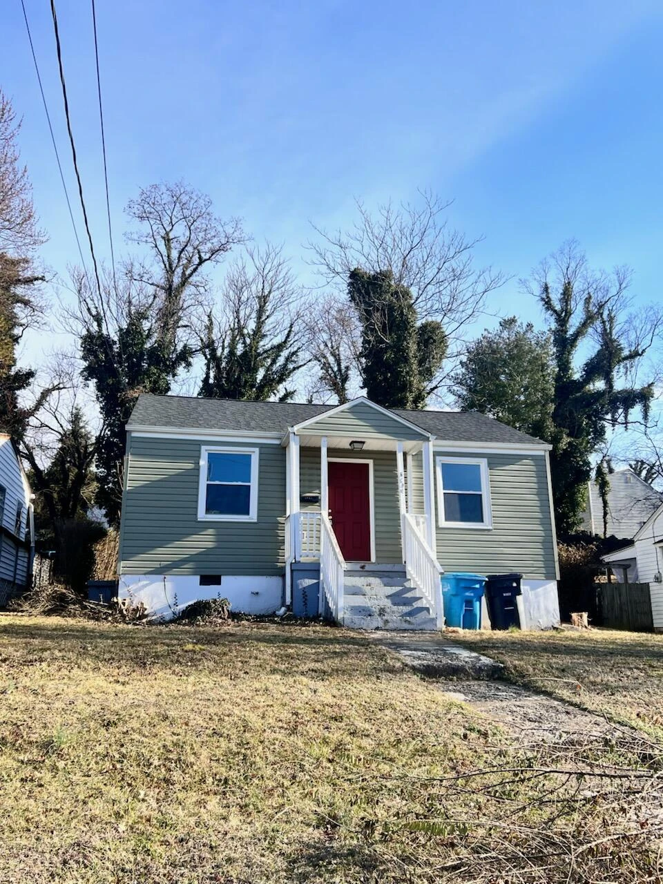 2402 Winthrop AVE