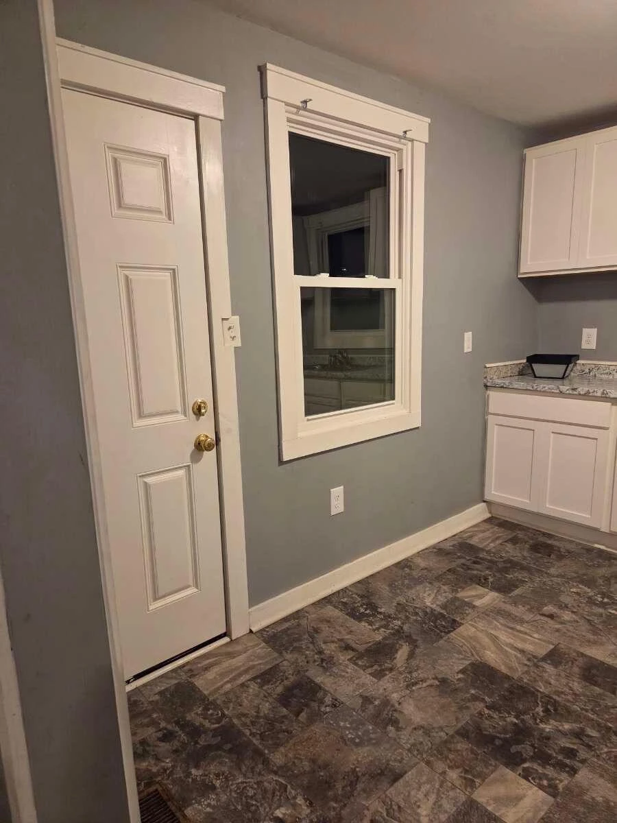 2402 Winthrop AVE - Photo 14