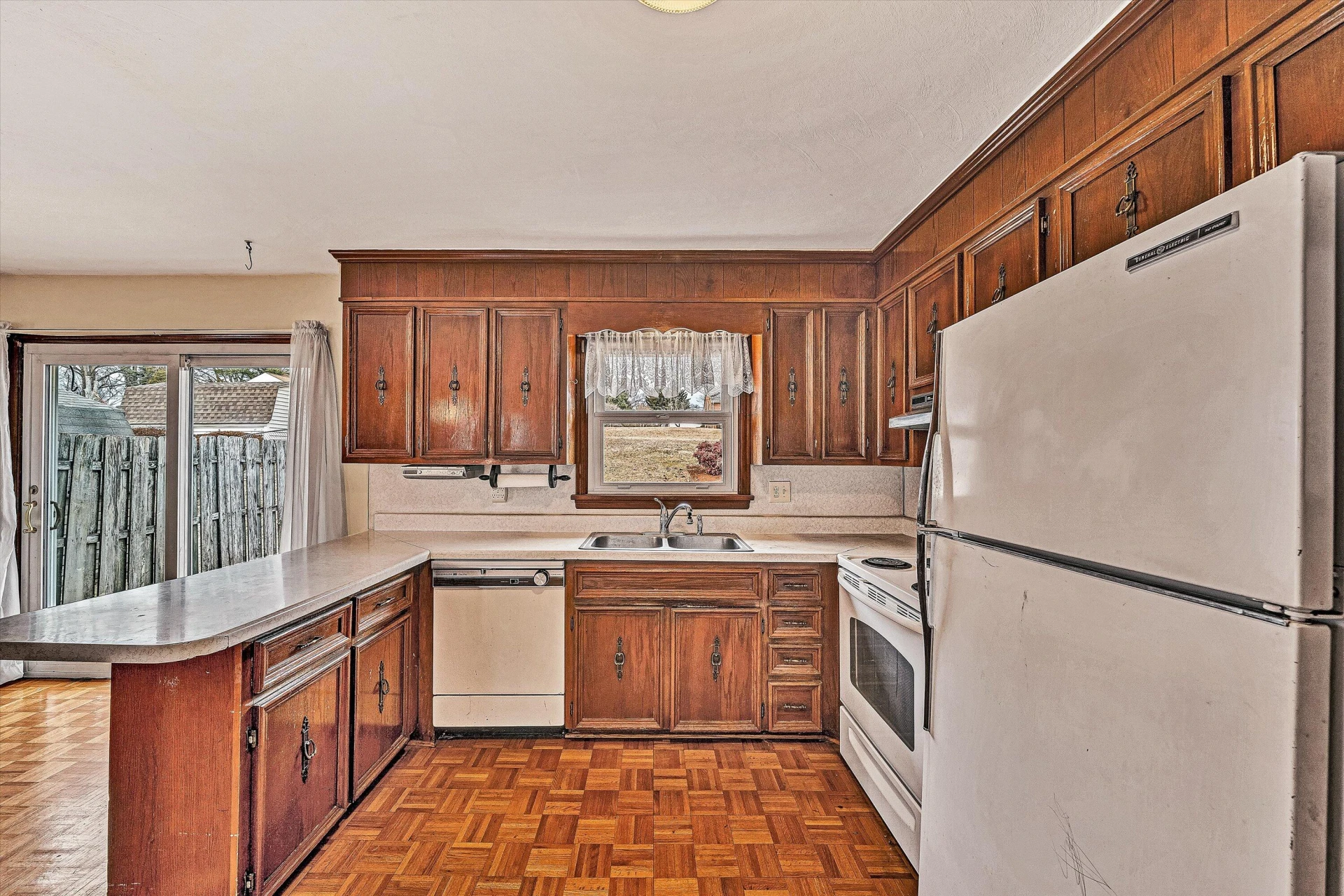 6641 Bryant CIR - Photo 11