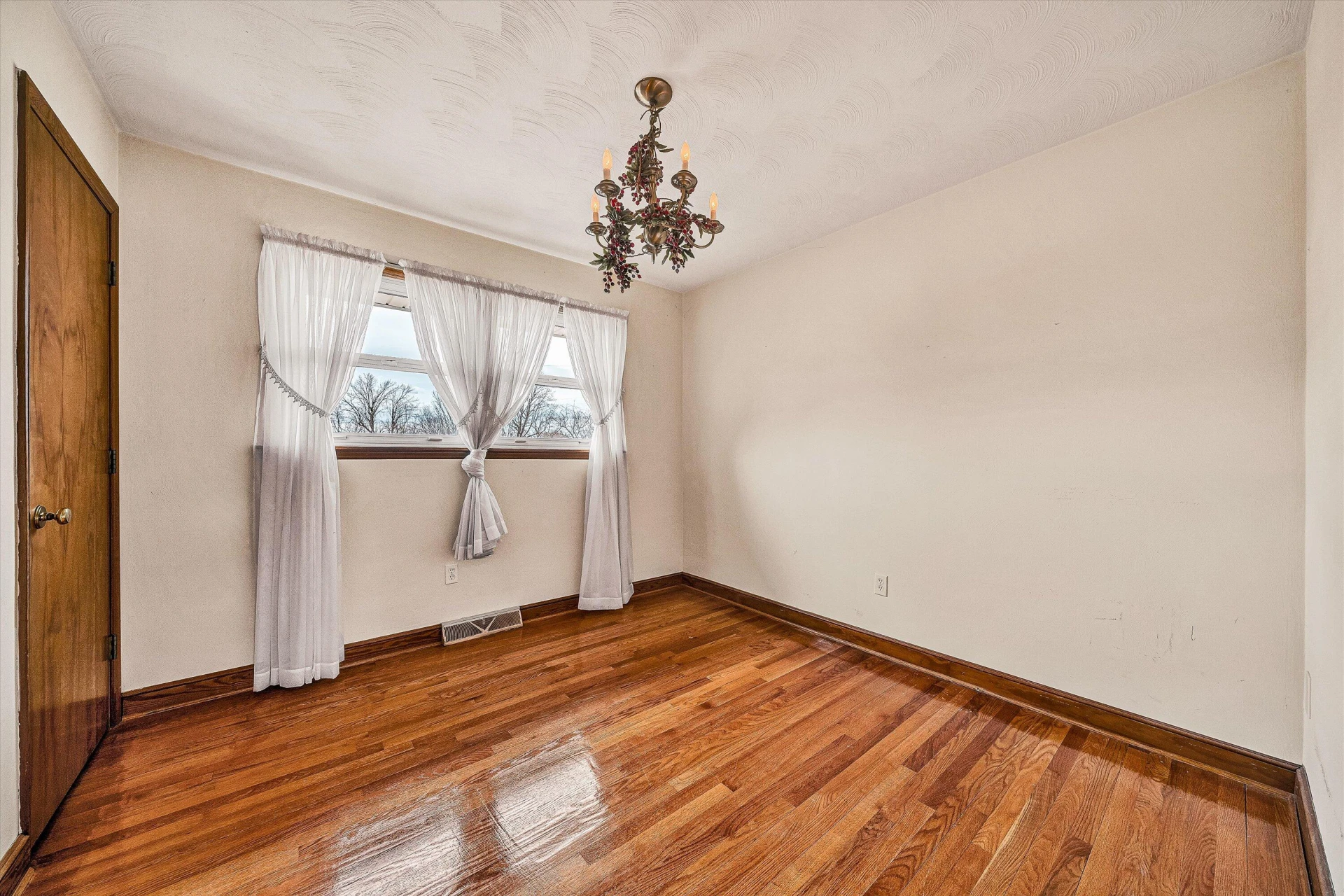 6641 Bryant CIR - Photo 18