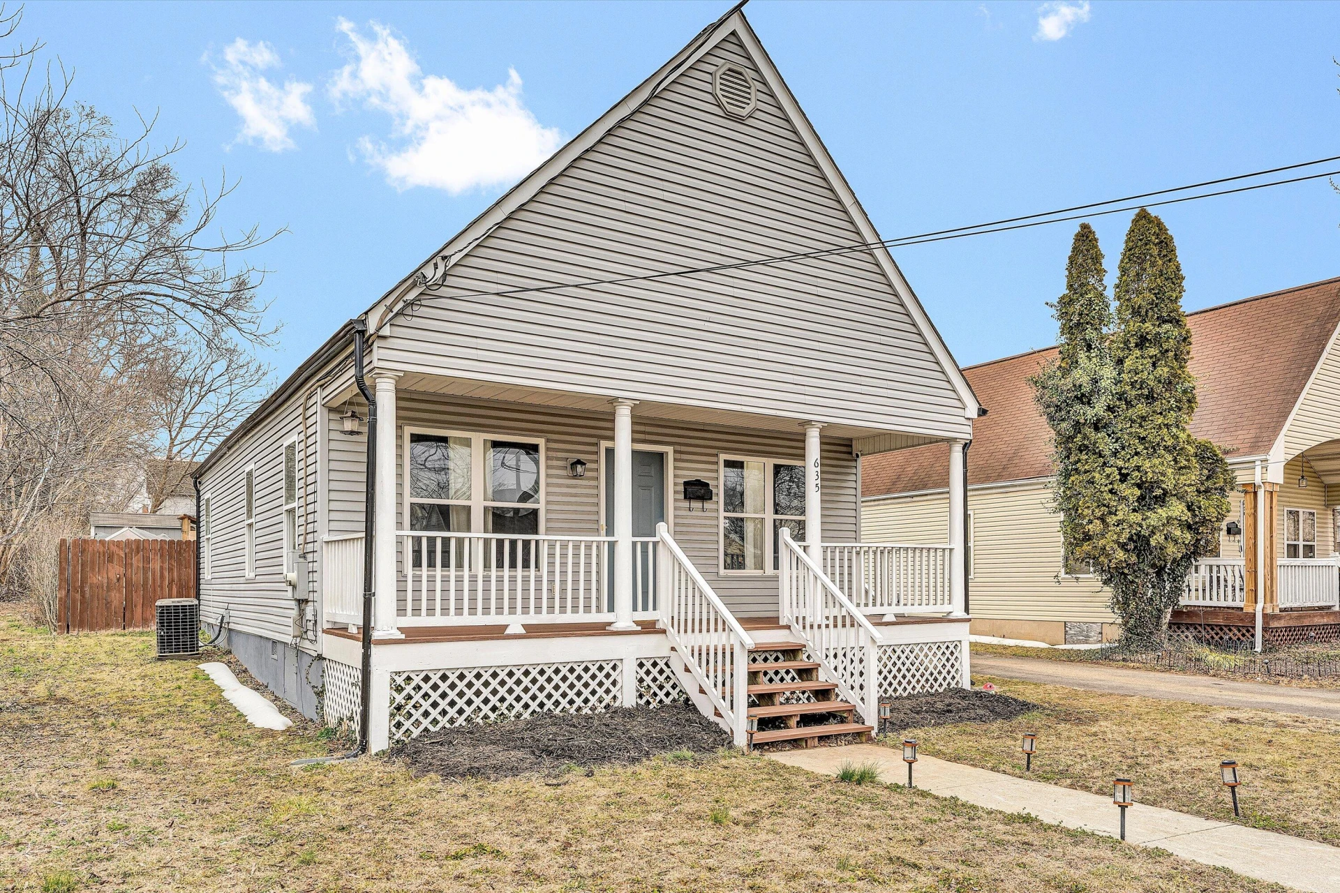 635 Queen AVE