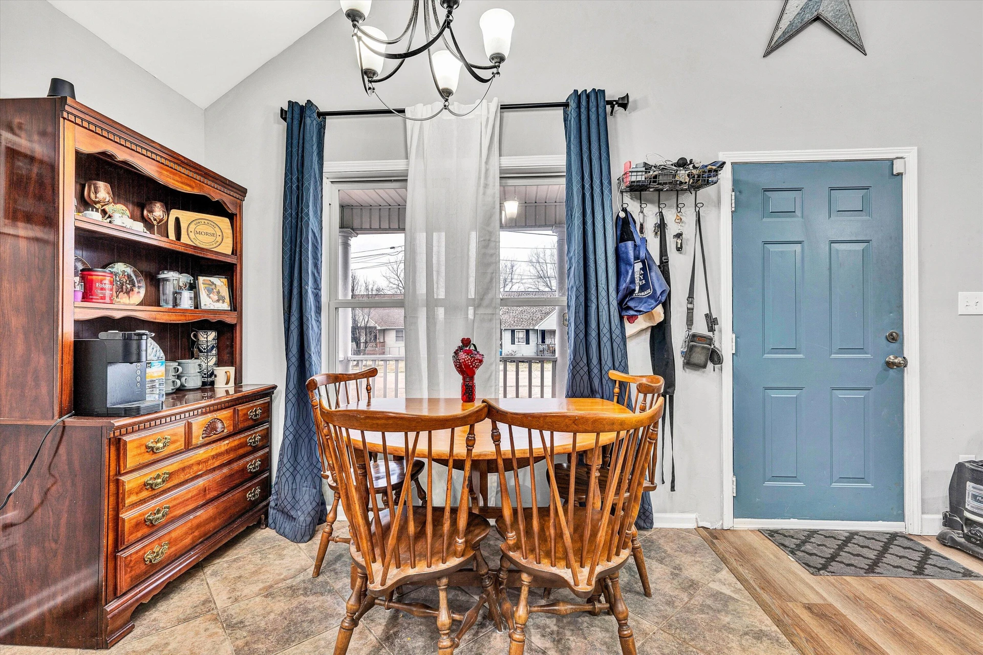 635 Queen AVE - Photo 12